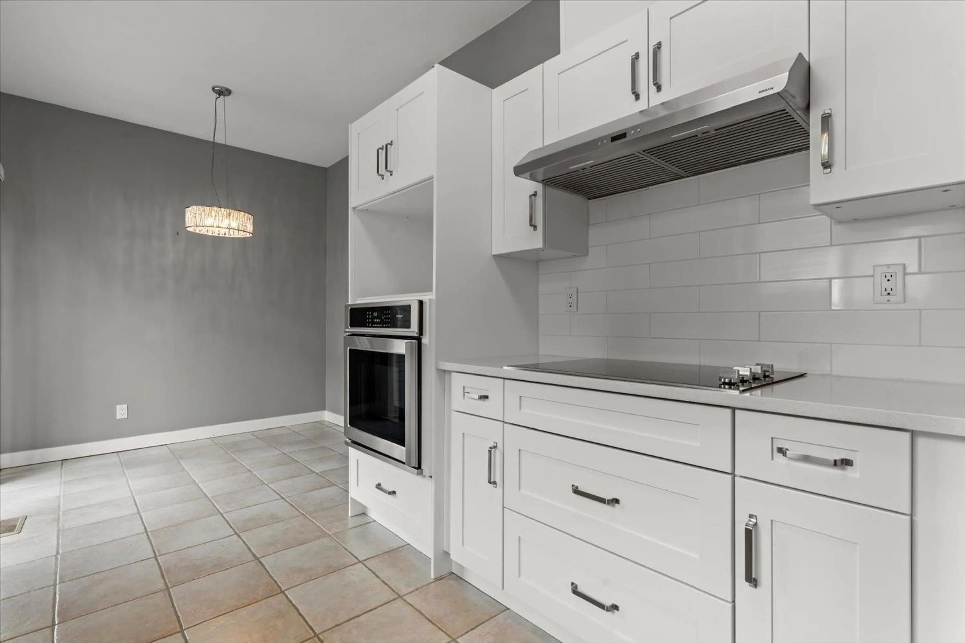 Standard kitchen, ceramic/tile floor for 34 - 730 MCCOMBS DRIVE, Harrison Hot Springs British Columbia V0M1K0