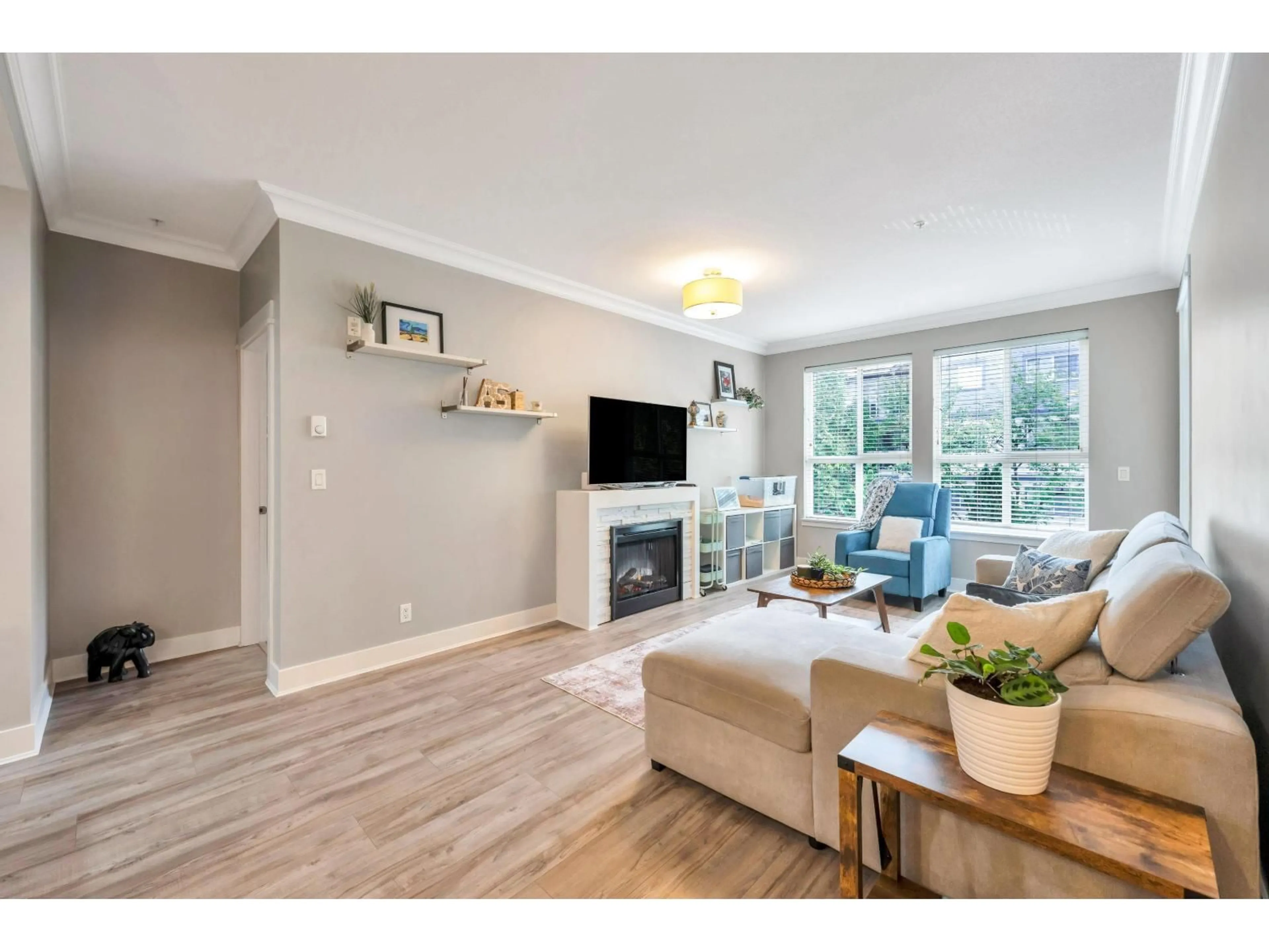Living room with furniture, wood/laminate floor for 202 - 5430 201 STREET, Langley British Columbia V3A0A2