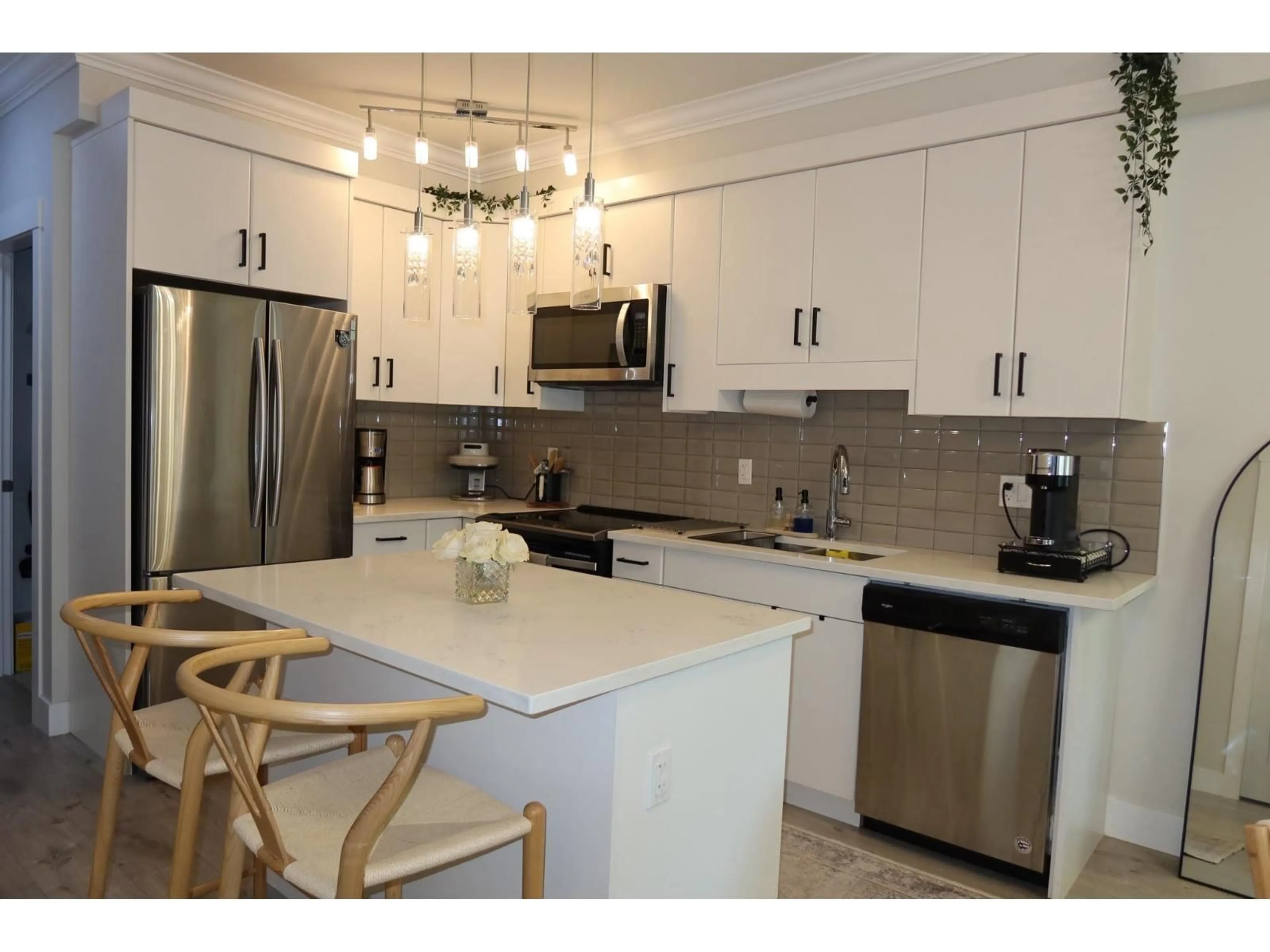 Open concept kitchen, unknown for 310 - 13799 101 AVENUE, Surrey British Columbia V3T0N9