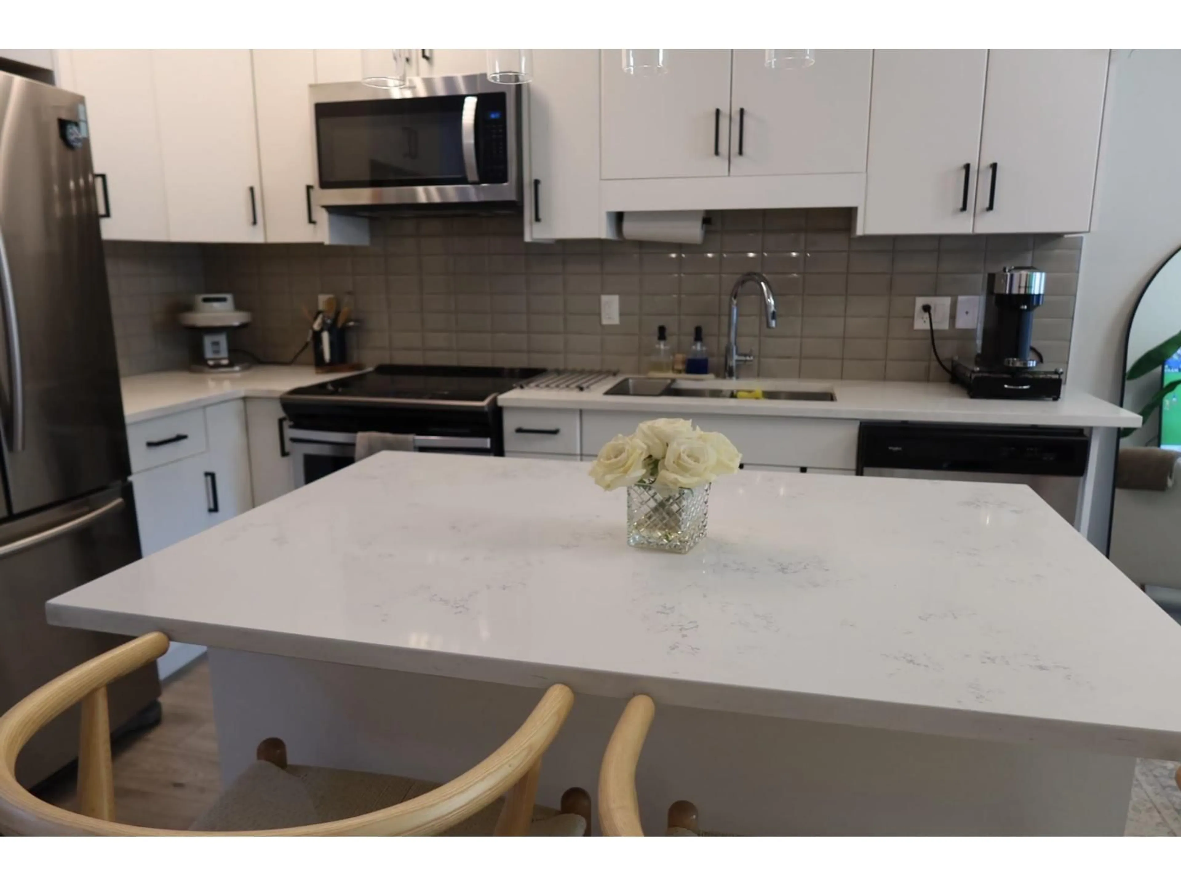 Open concept kitchen, ceramic/tile floor for 310 - 13799 101 AVENUE, Surrey British Columbia V3T0N9