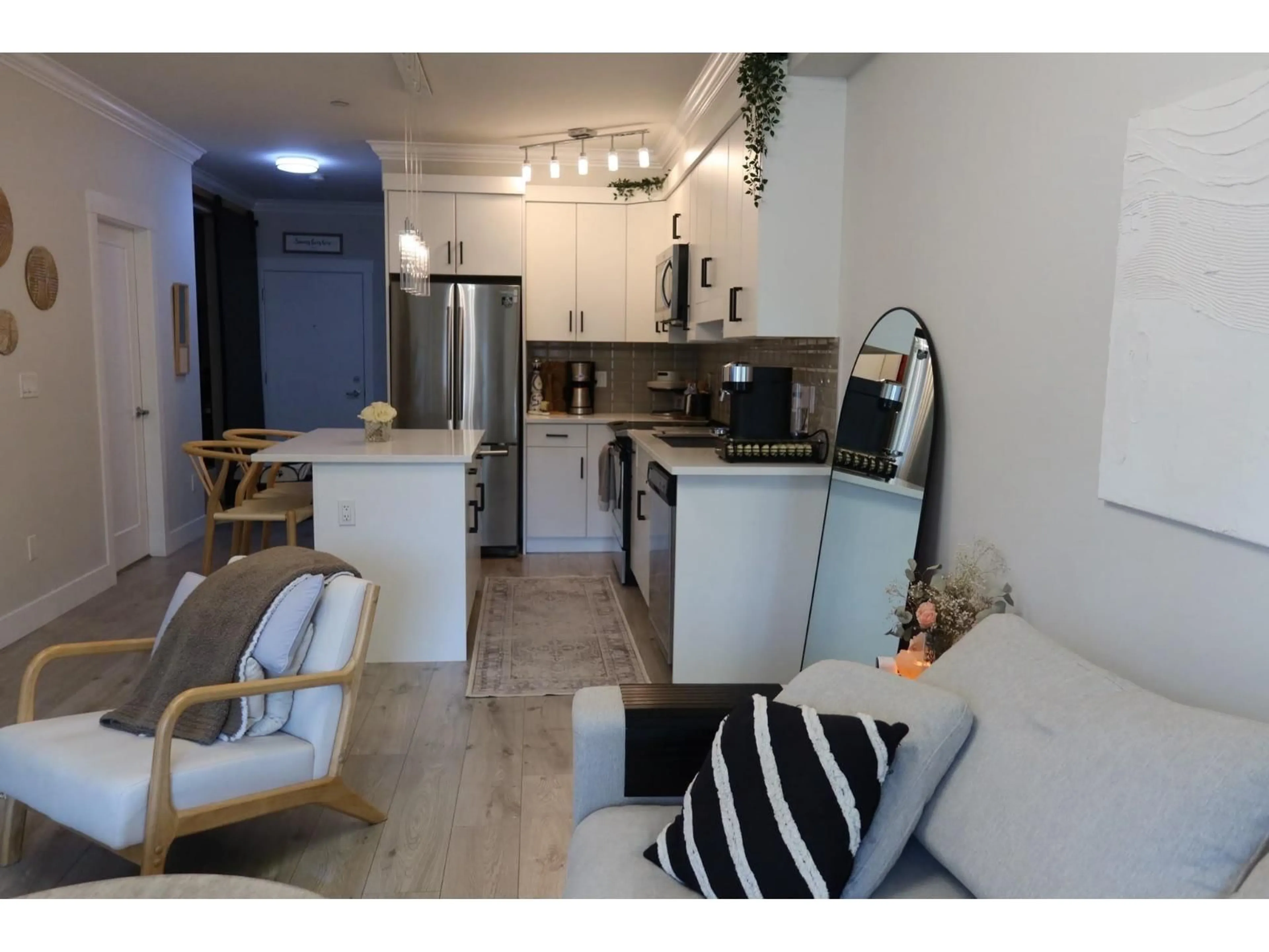 Open concept kitchen, unknown for 310 - 13799 101 AVENUE, Surrey British Columbia V3T0N9