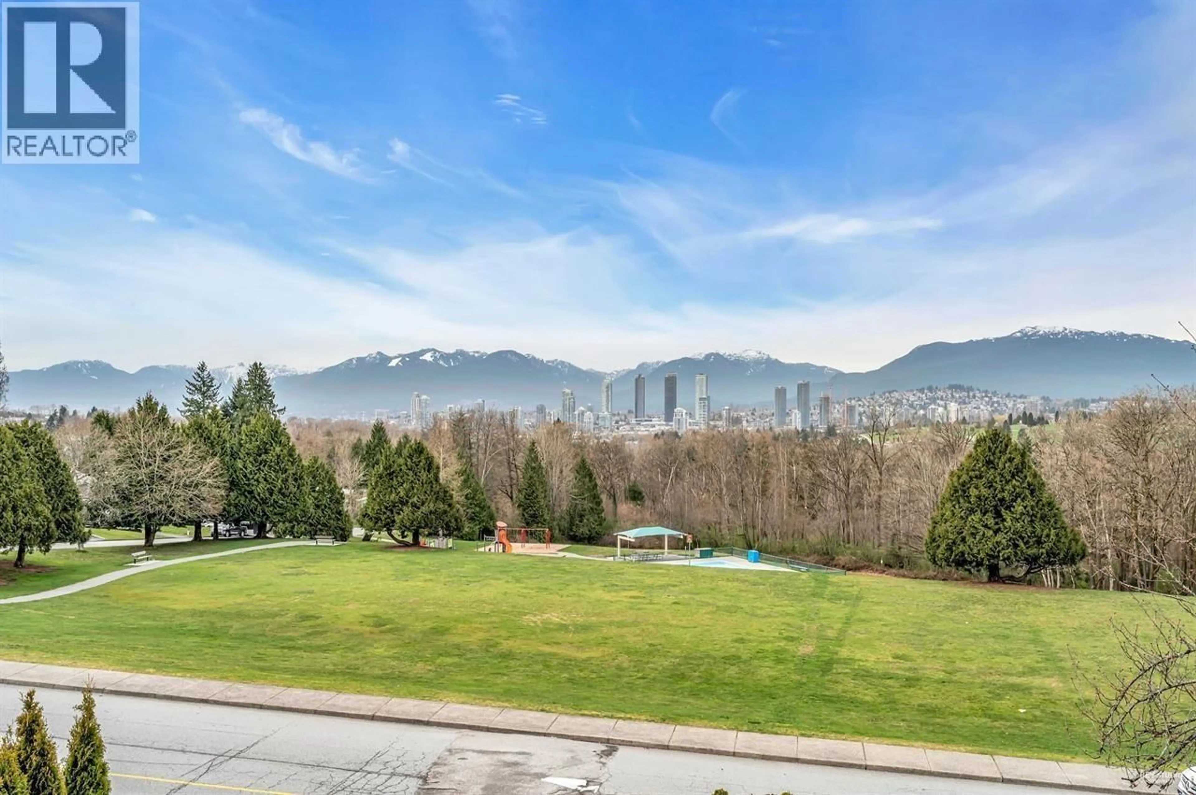 A pic from outside/outdoor area/front of a property/back of a property/a pic from drone, mountain view for 4854 BOND STREET, Burnaby British Columbia V5H1H1