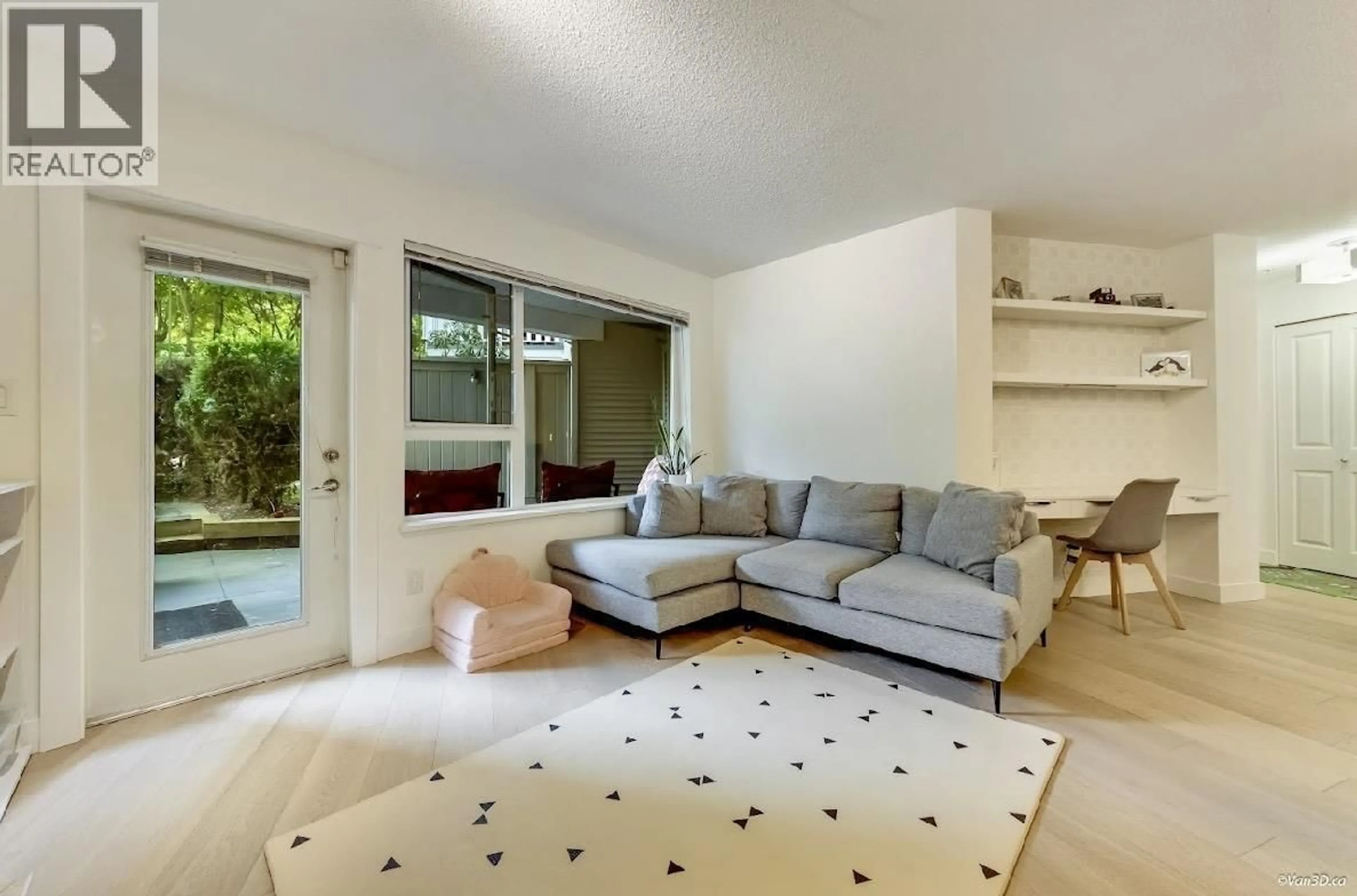 Living room with furniture, carpet floor for 116 - 4723 DAWSON STREET, Burnaby British Columbia V5C0A7