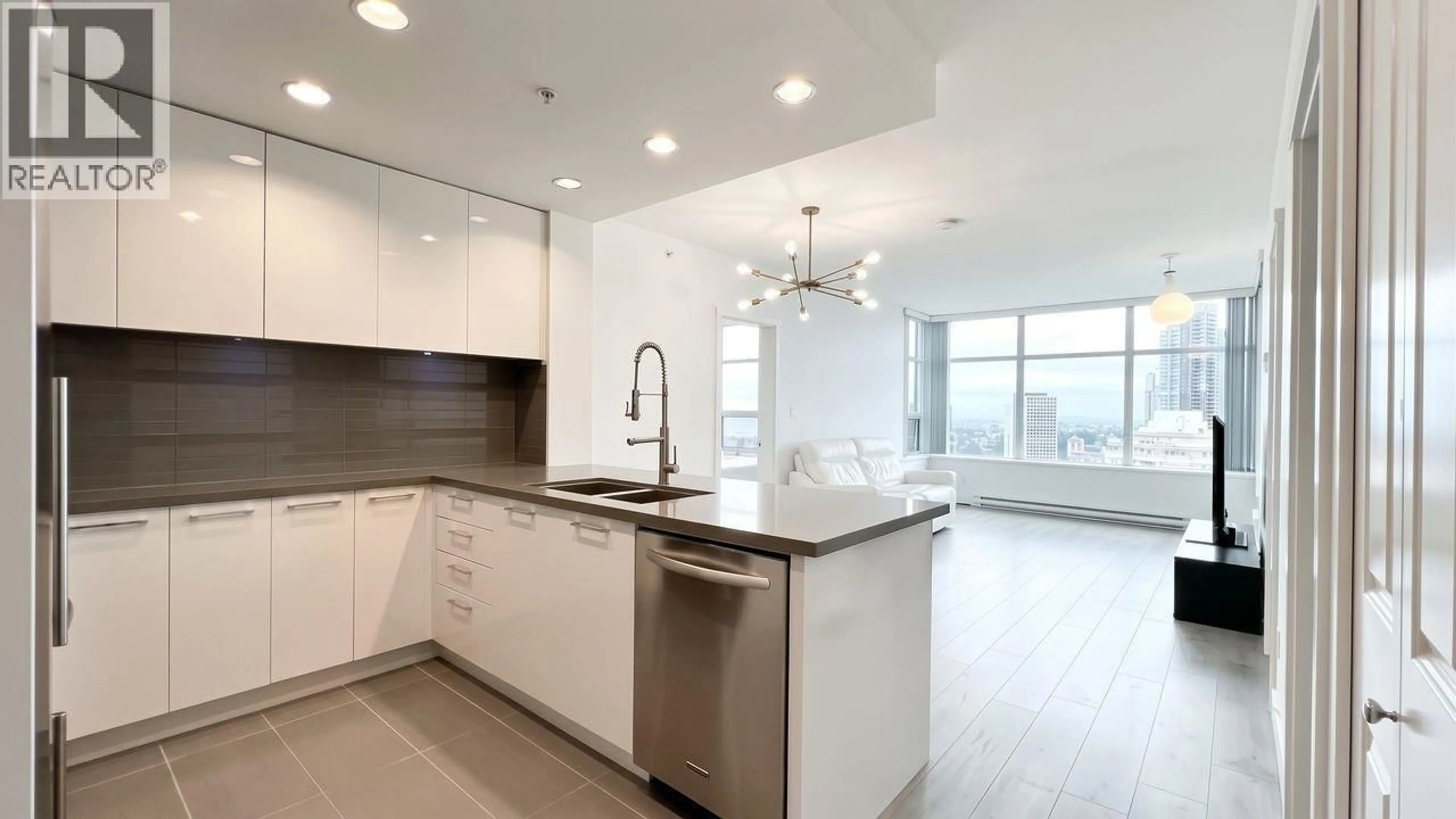 Open concept kitchen, ceramic/tile floor for 3301 - 4880 BENNETT STREET, Burnaby British Columbia V5H0C1