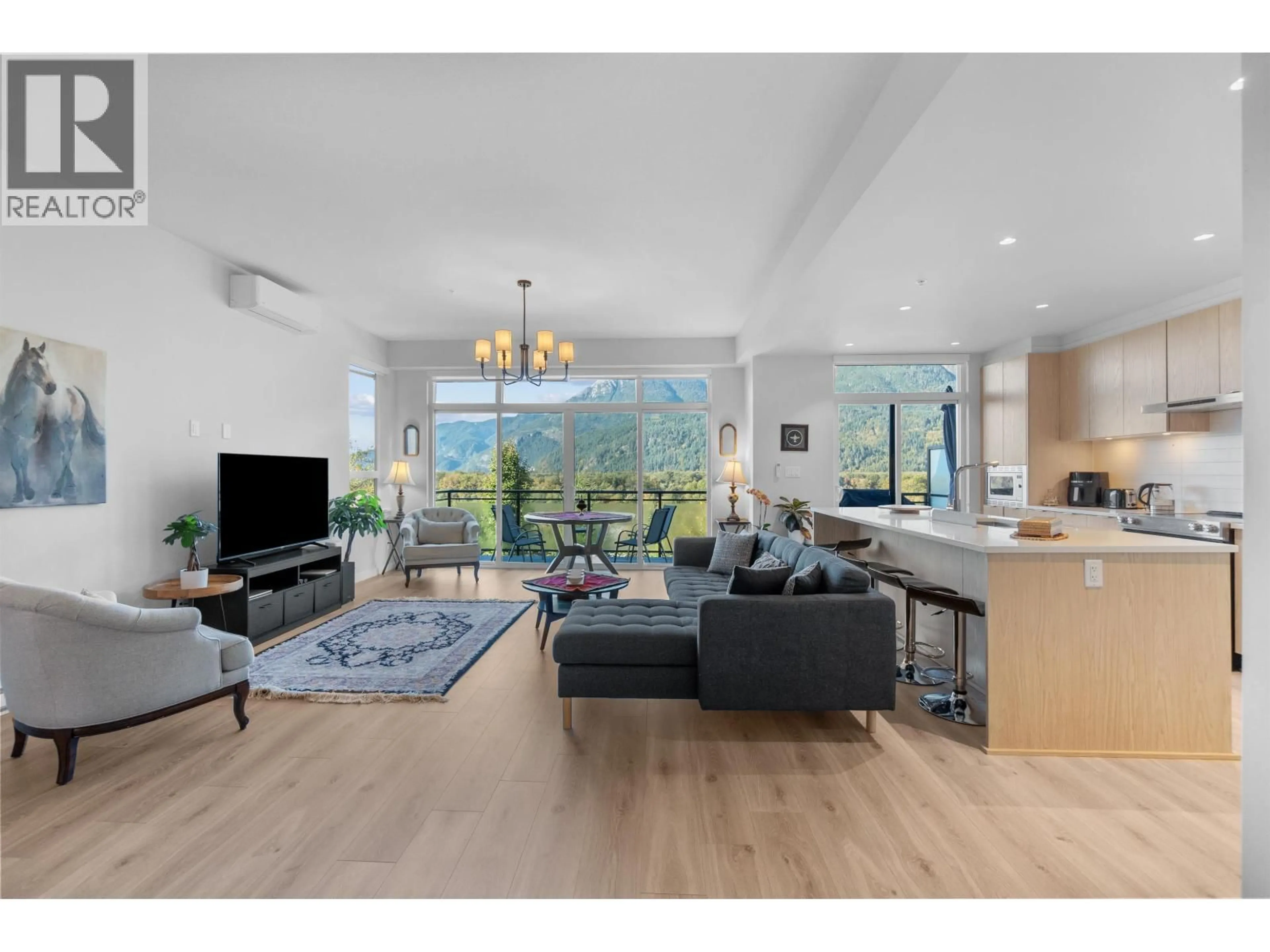 Living room with furniture, unknown for 41245 HIGHLINE PLACE, Squamish British Columbia V8B1C2
