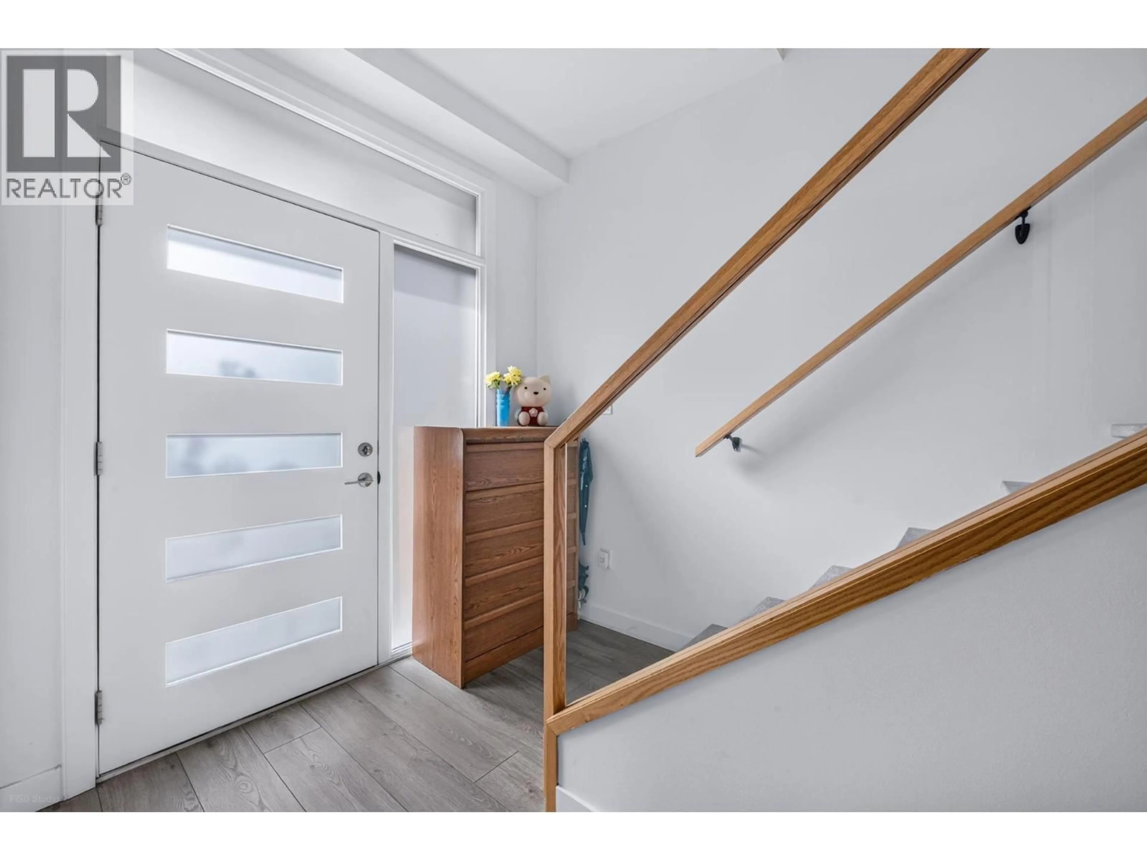 Indoor entryway for 6 - 5651 STEVESTON HIGHWAY, Richmond British Columbia V7E0C5