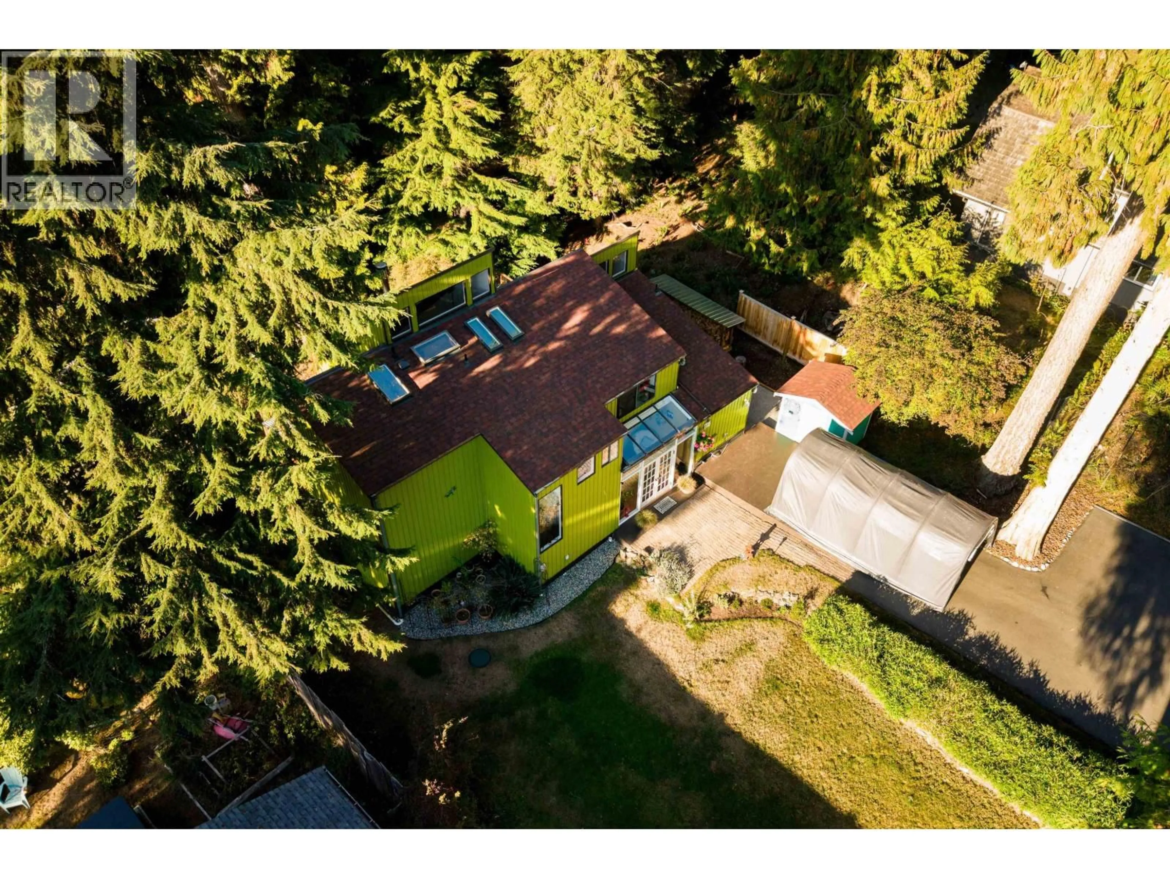 A pic from outside/outdoor area/front of a property/back of a property/a pic from drone, unknown for 1540 TUNSTALL BOULEVARD, Bowen Island British Columbia V0N1G2