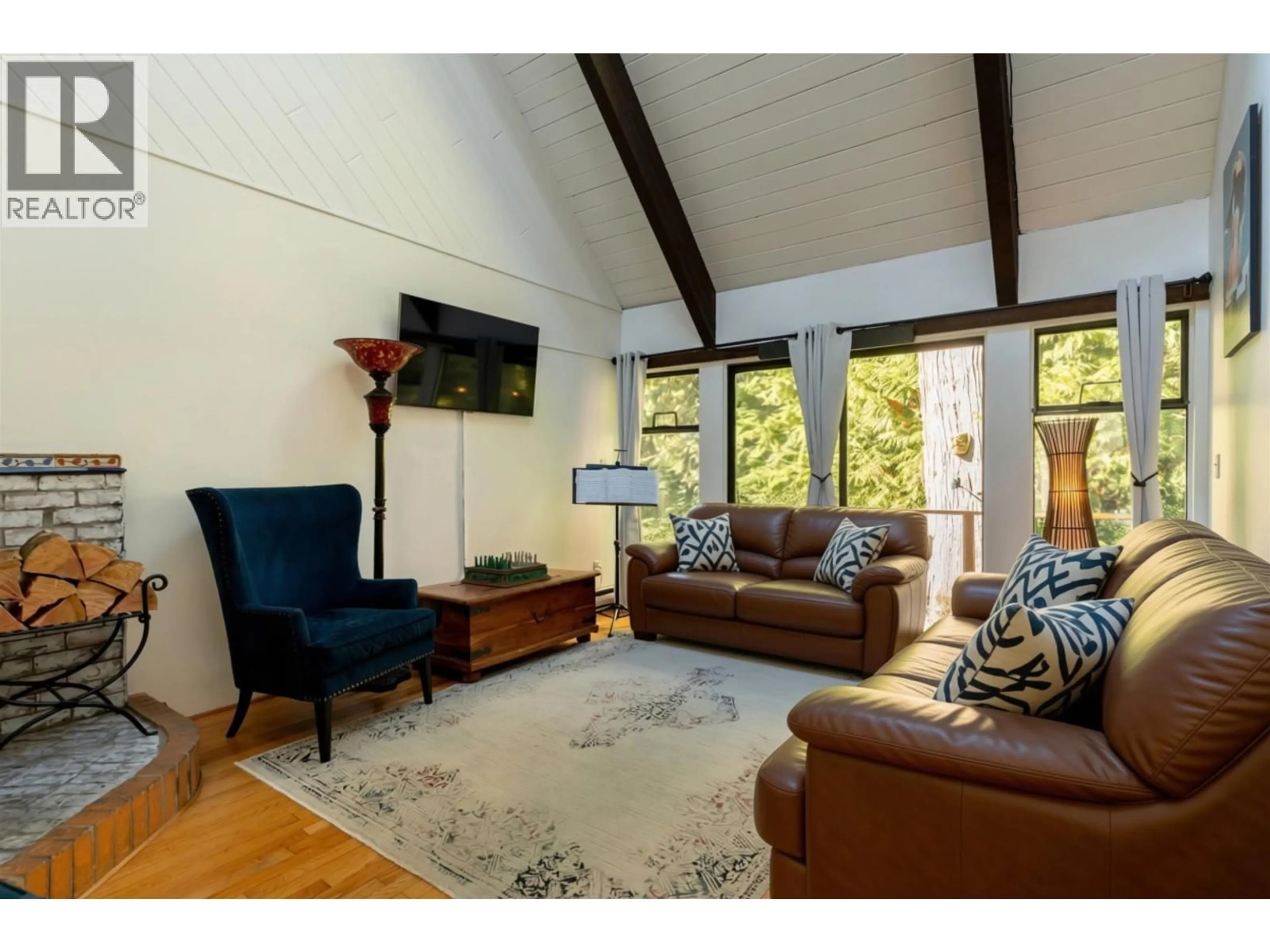 Living room with furniture, wood/laminate floor for 1540 TUNSTALL BOULEVARD, Bowen Island British Columbia V0N1G2