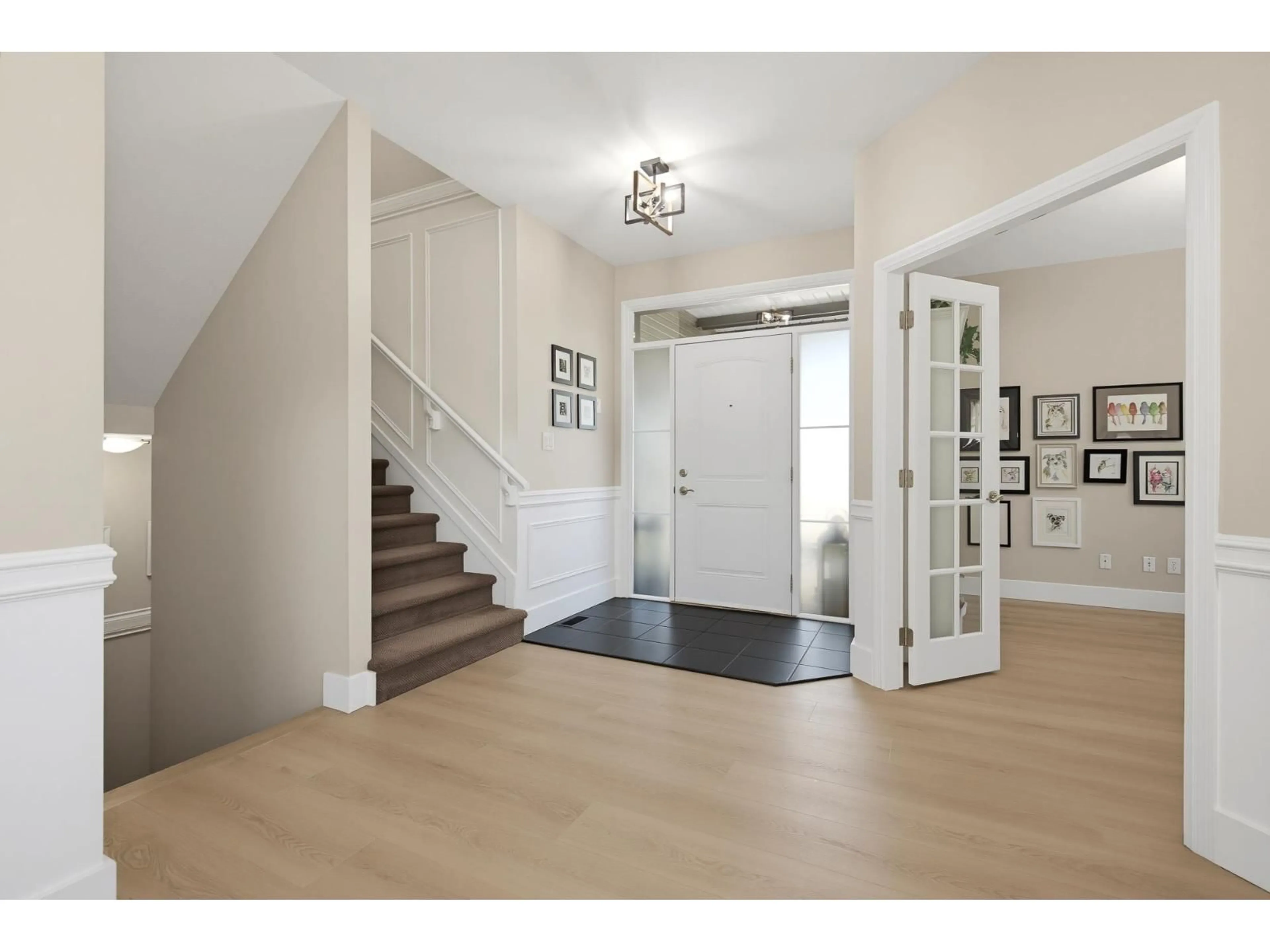 Indoor entryway for 2816 WOODLAND DRIVE, Langley British Columbia V2Y1C2