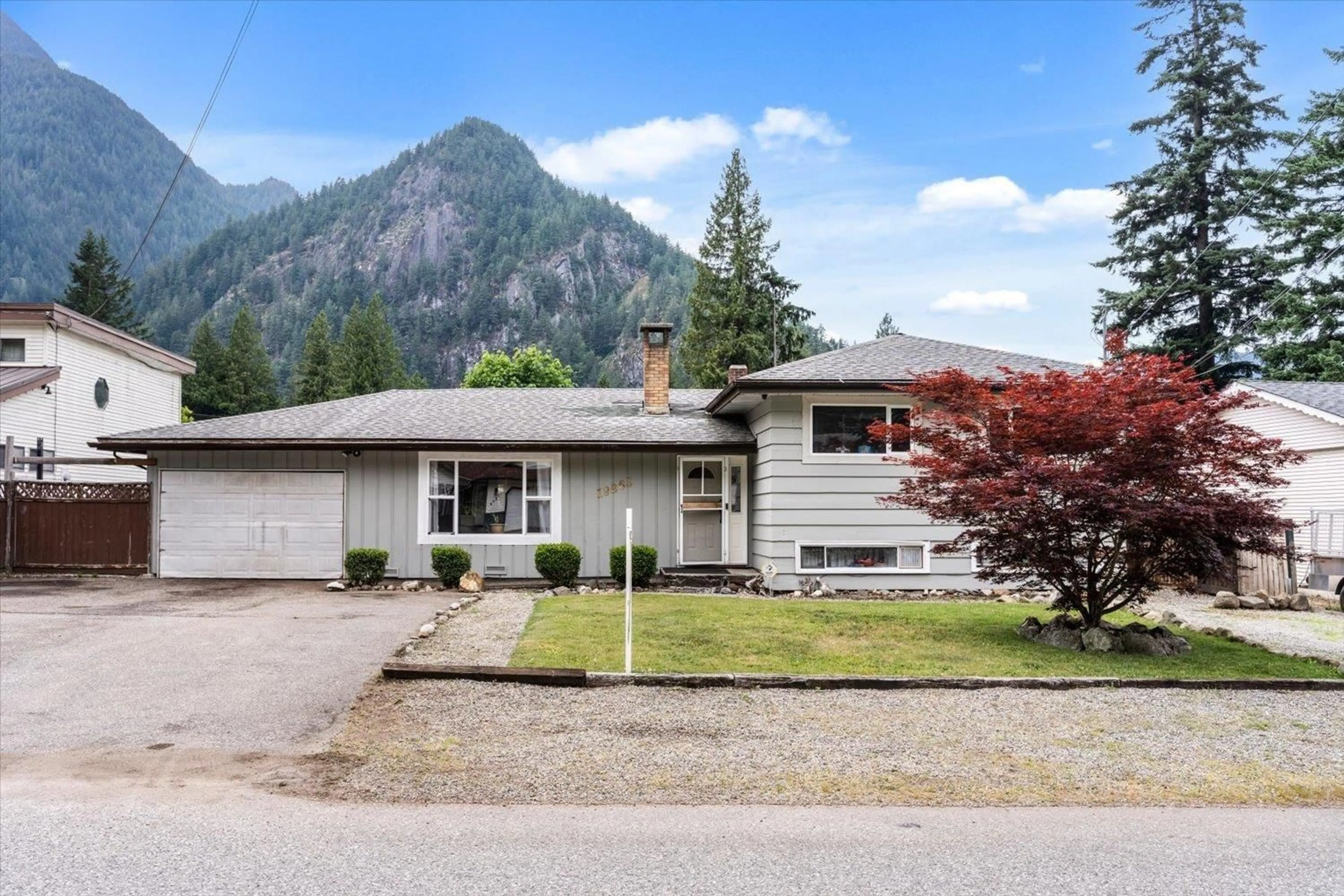 Home with vinyl exterior material, mountain view for 19865 PETER STREET, Hope British Columbia V0X1L2
