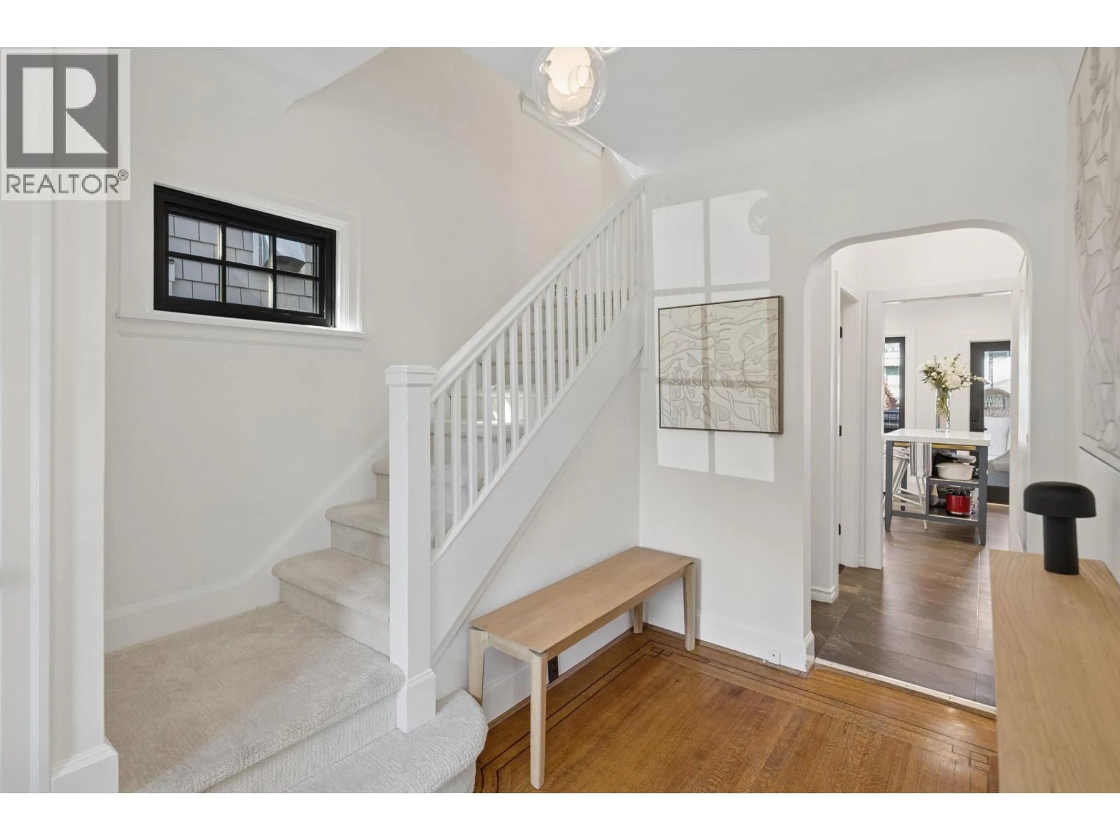 Indoor entryway for 3137 24TH AVENUE, Vancouver British Columbia V6L1R7