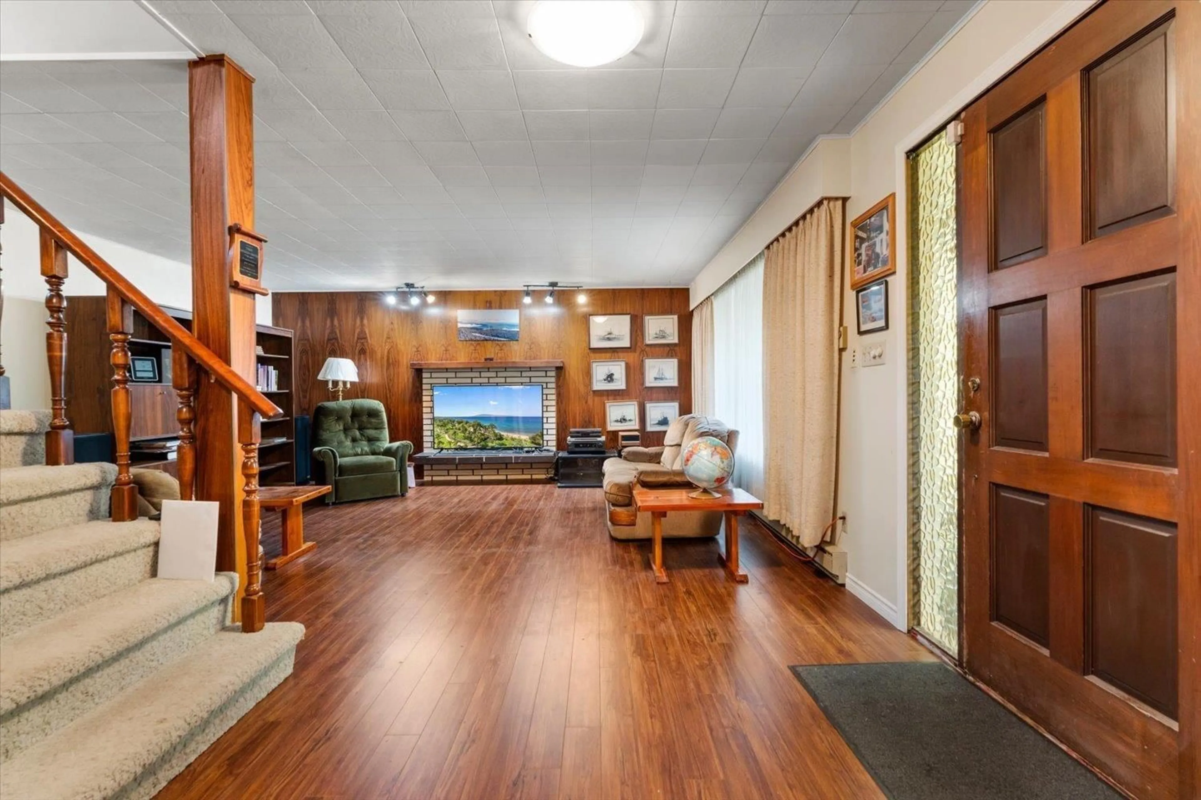Indoor foyer for 42111 RATZLAFF ROAD, Yarrow British Columbia V2R5J6