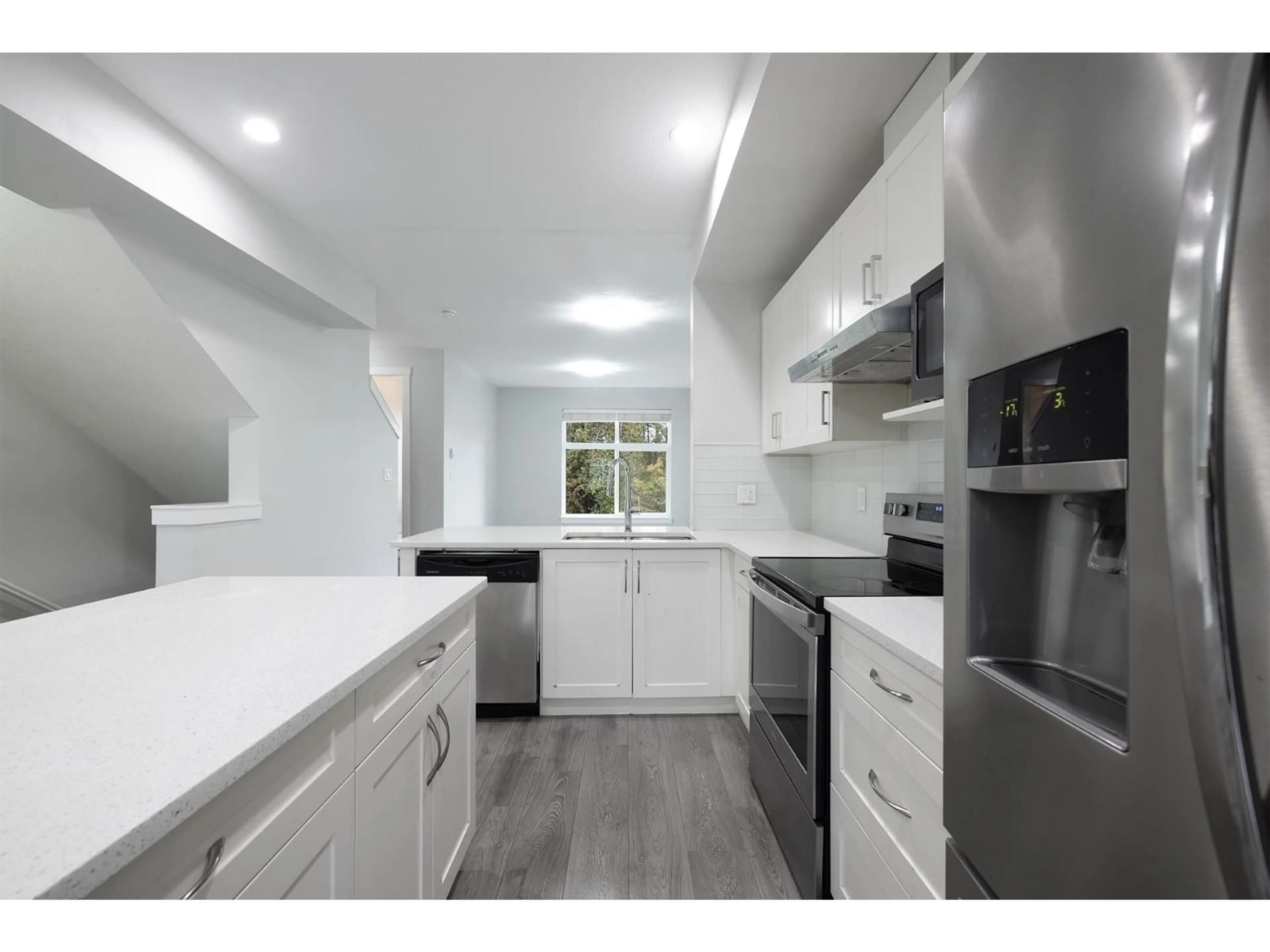 Unknown for 27 - 14660 105A AVENUE, Surrey British Columbia V3R5X9