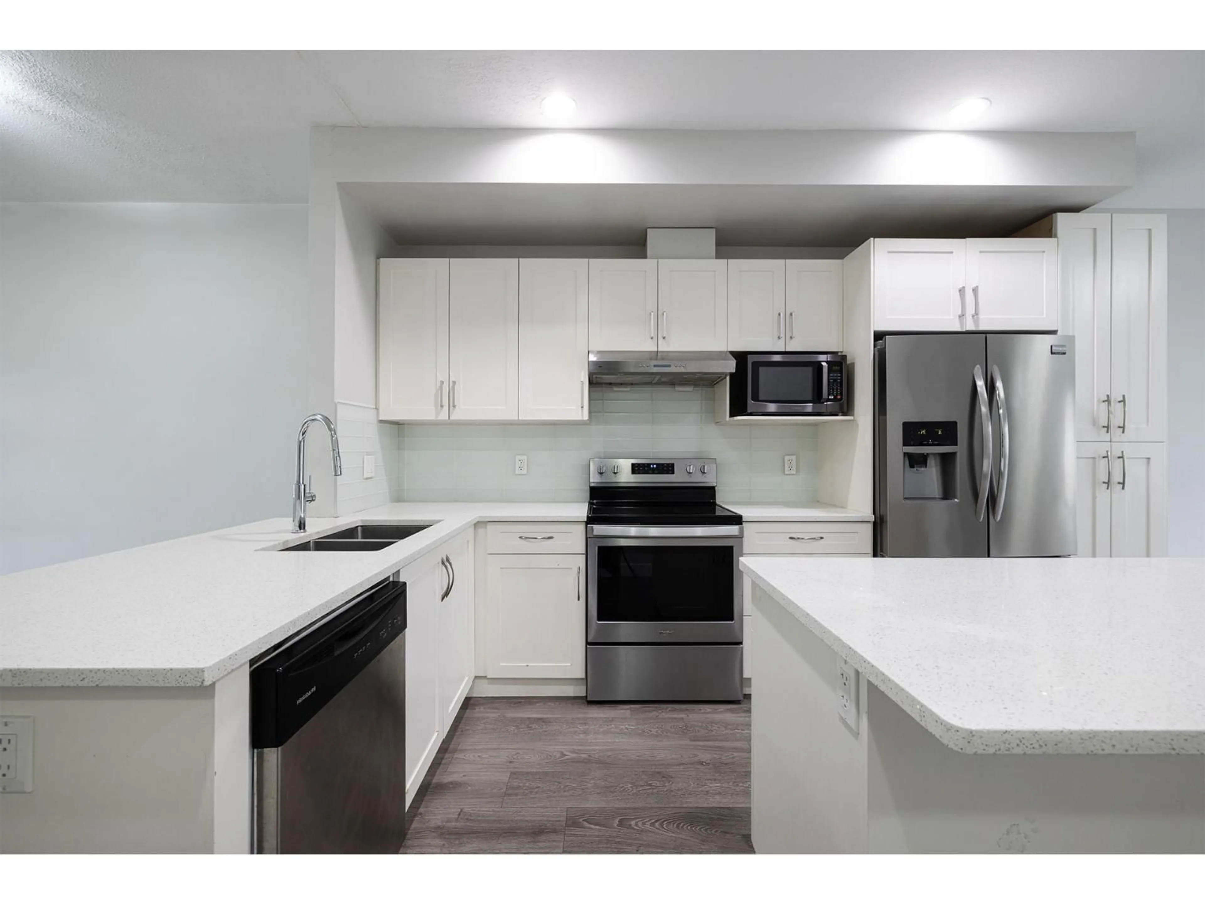 Standard kitchen, unknown for 27 - 14660 105A AVENUE, Surrey British Columbia V3R5X9