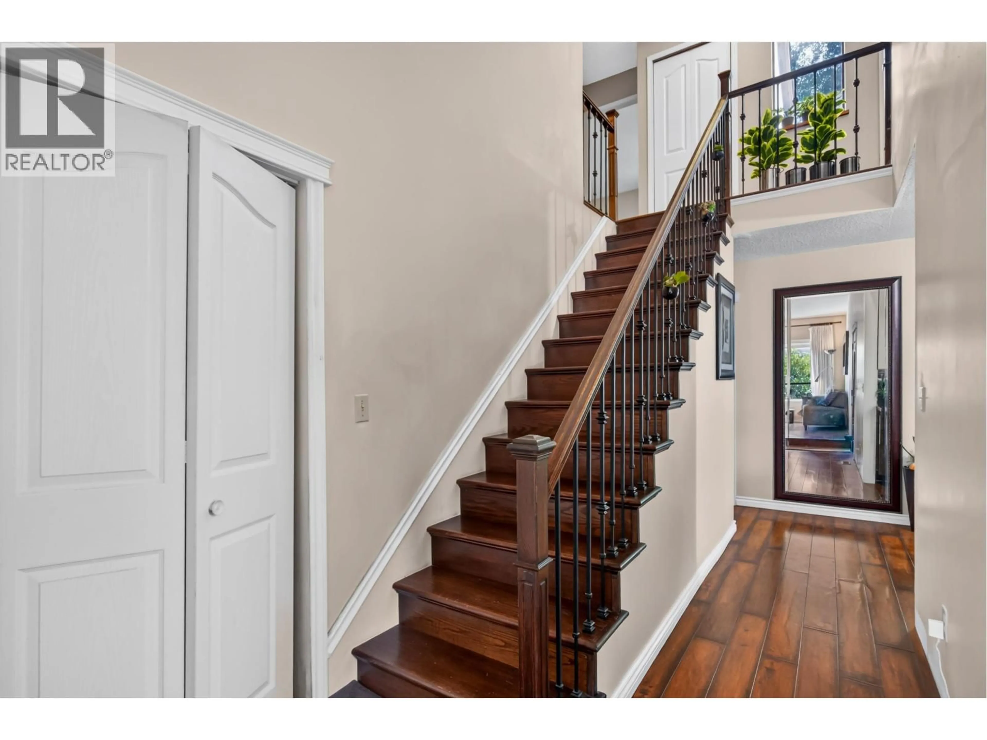Indoor entryway for 19765 WILDCREST AVENUE, Pitt Meadows British Columbia V3Y1M3