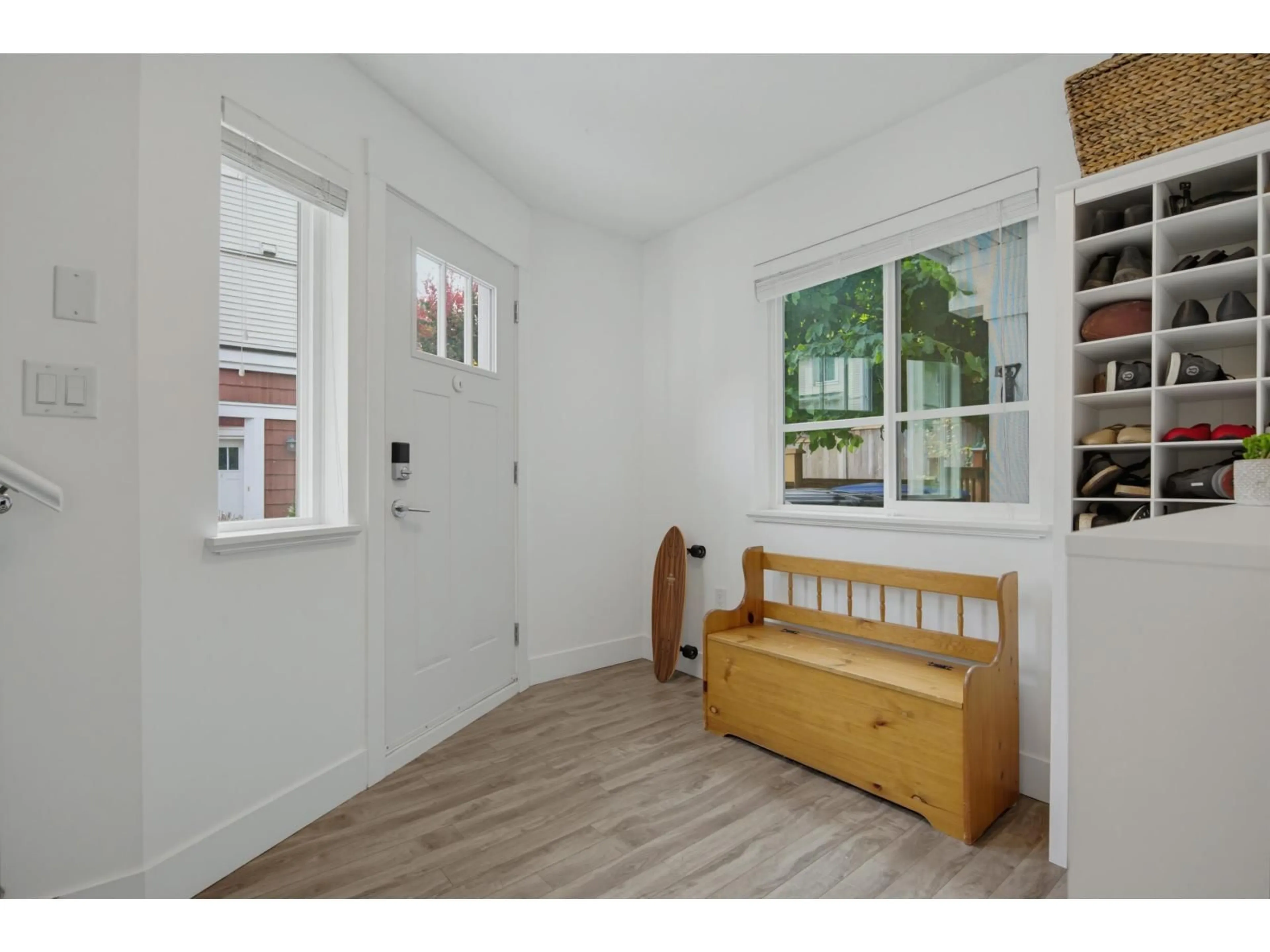 Indoor entryway for 36 - 3039 156 STREET, Surrey British Columbia V3Z6T5
