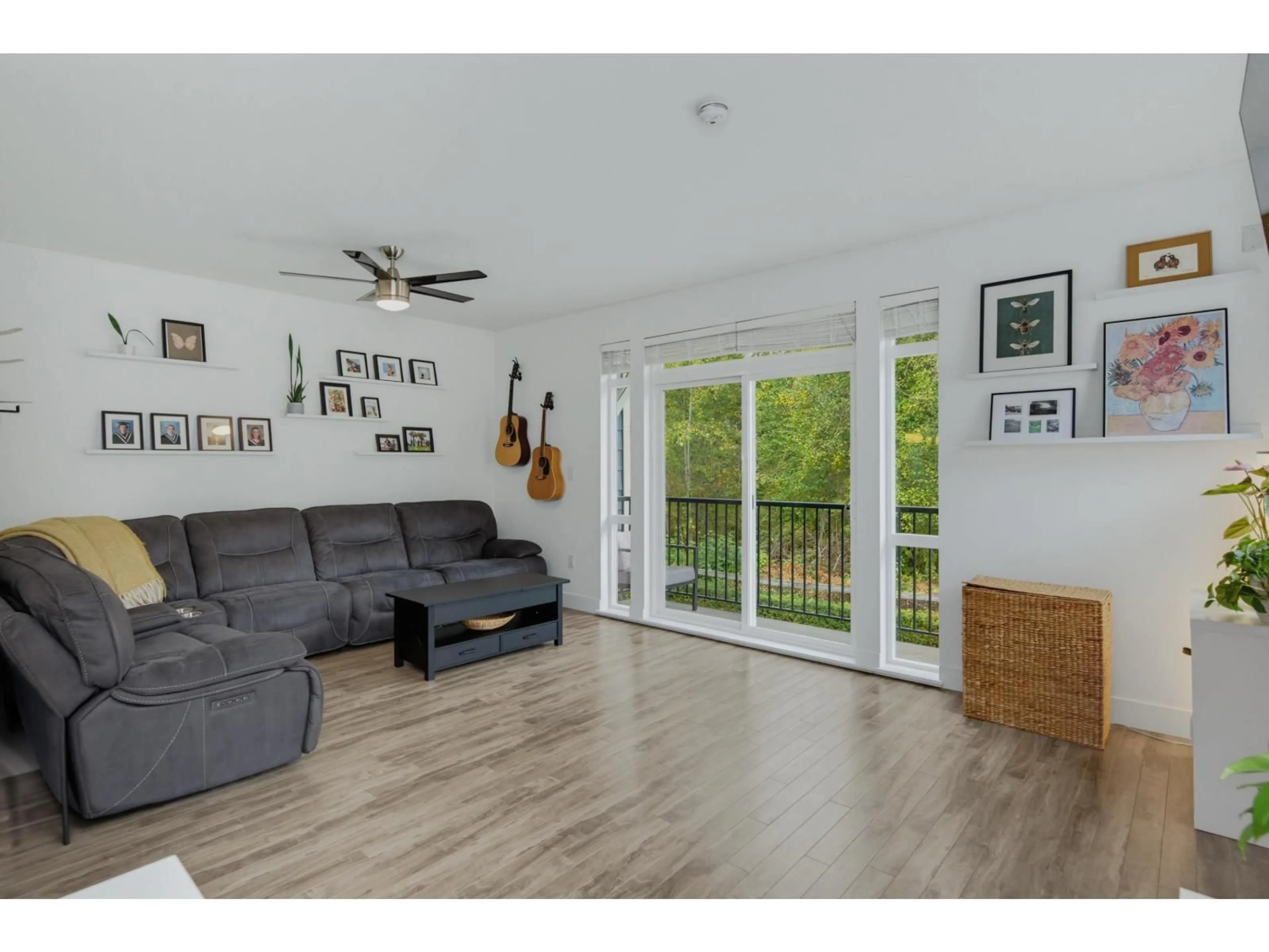 Living room with furniture, wood/laminate floor for 36 - 3039 156 STREET, Surrey British Columbia V3Z6T5
