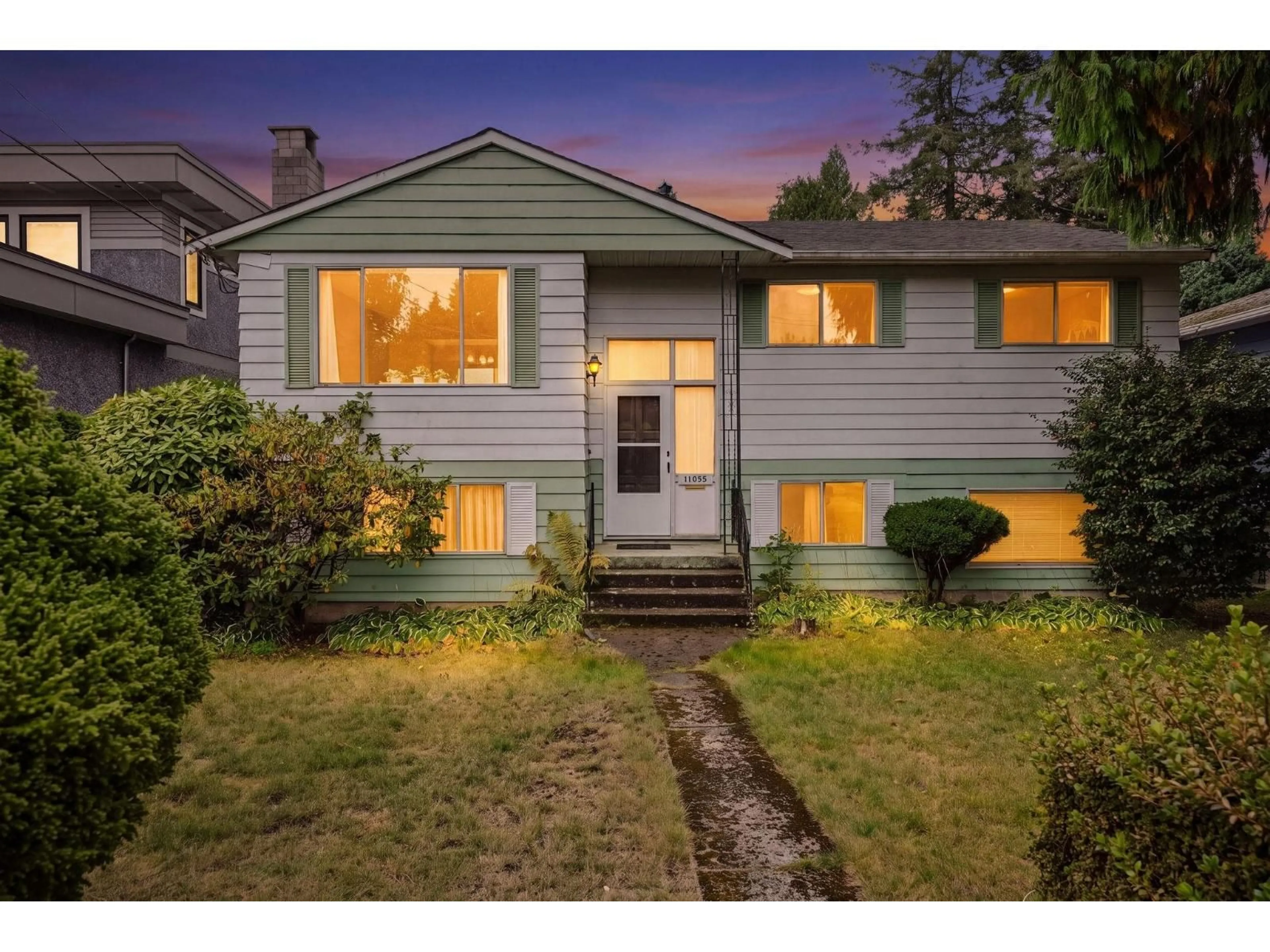 Home with vinyl exterior material, street for 13696 BLACKBURN AVENUE, White Rock British Columbia V4B2Y8