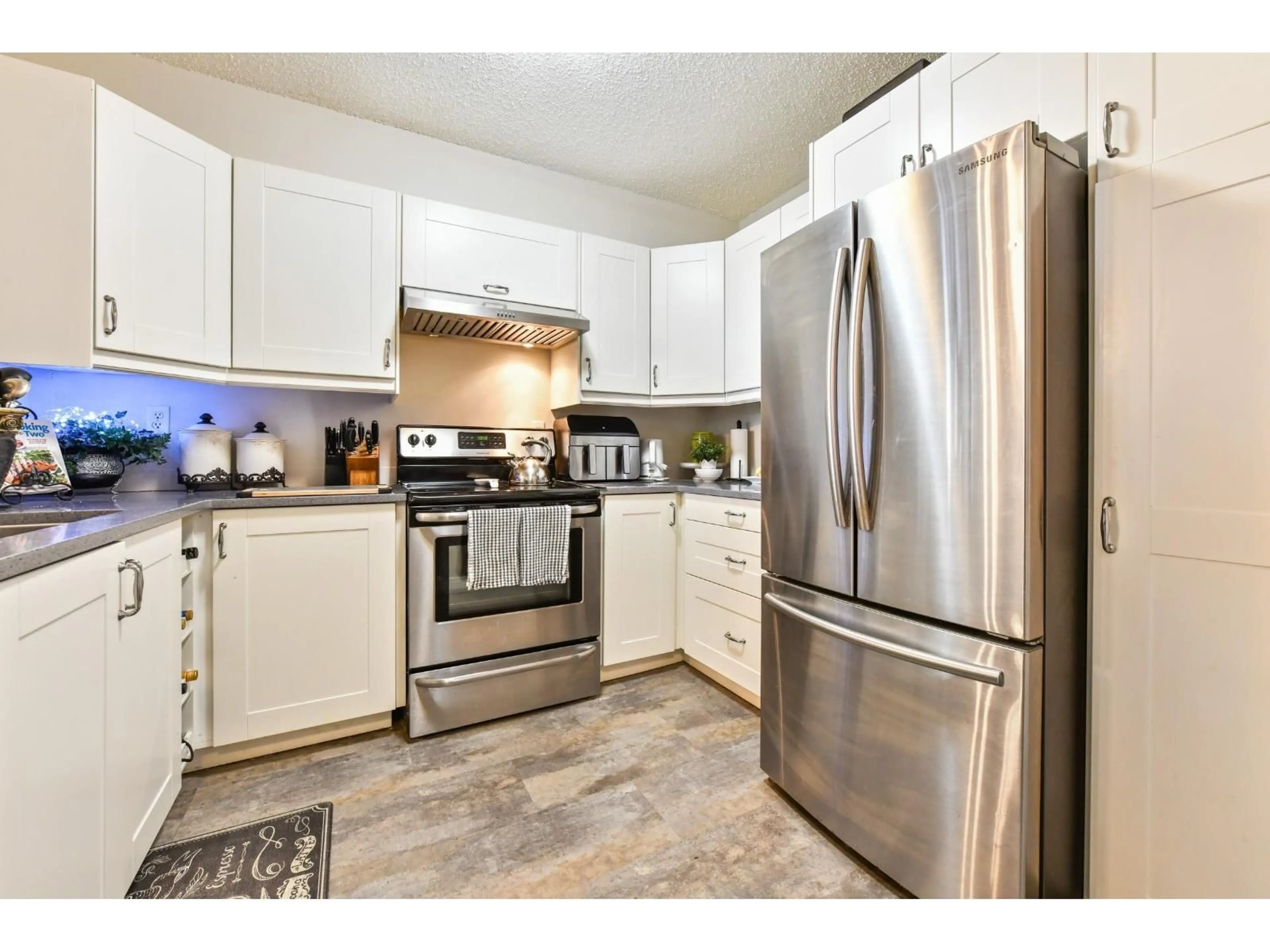 Standard kitchen, unknown for 309 - 33165 2ND AVENUE, Mission British Columbia V2V6T8