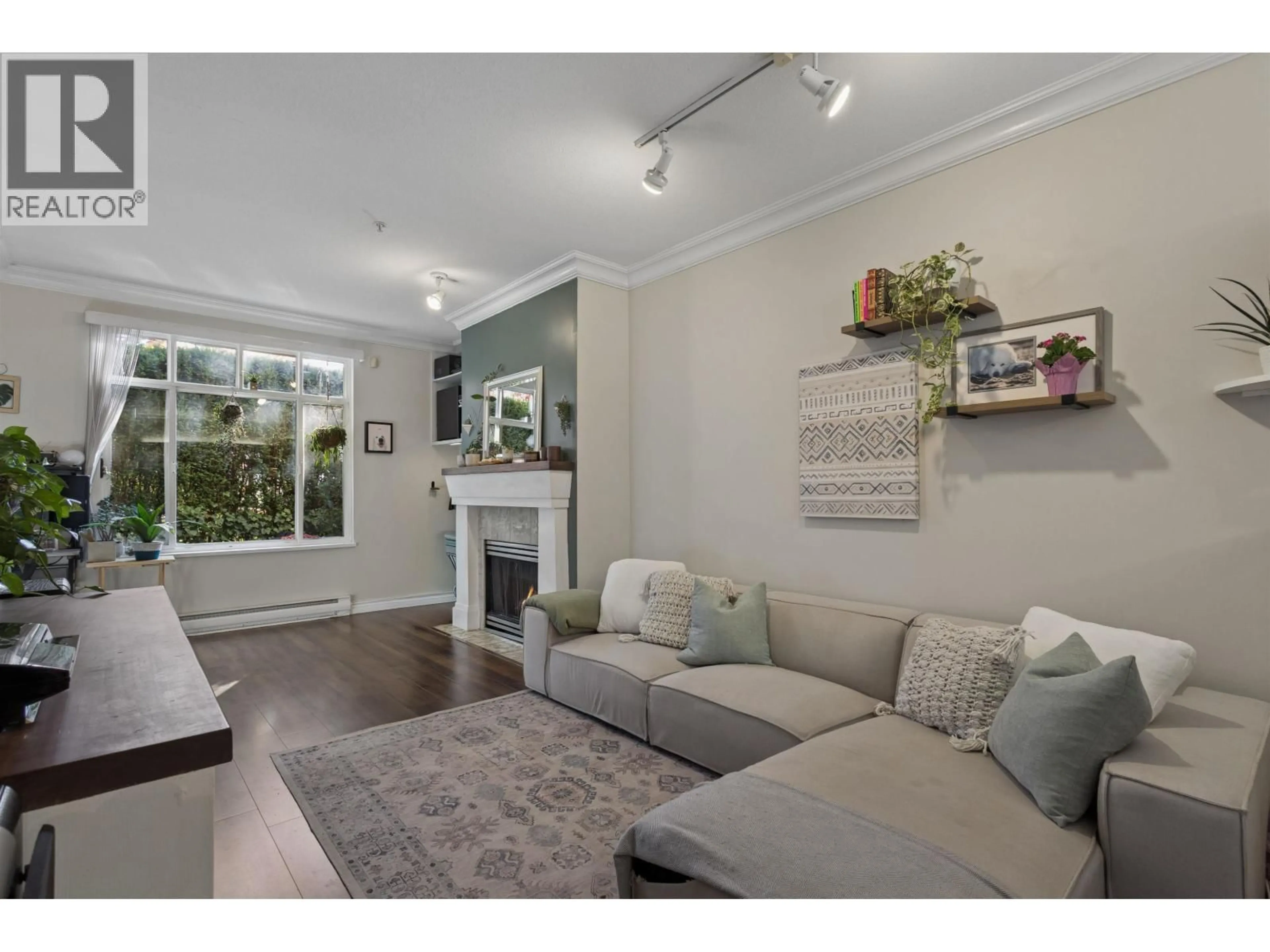 Living room with furniture, unknown for 101 - 1675 10TH AVENUE, Vancouver British Columbia V6J2A2