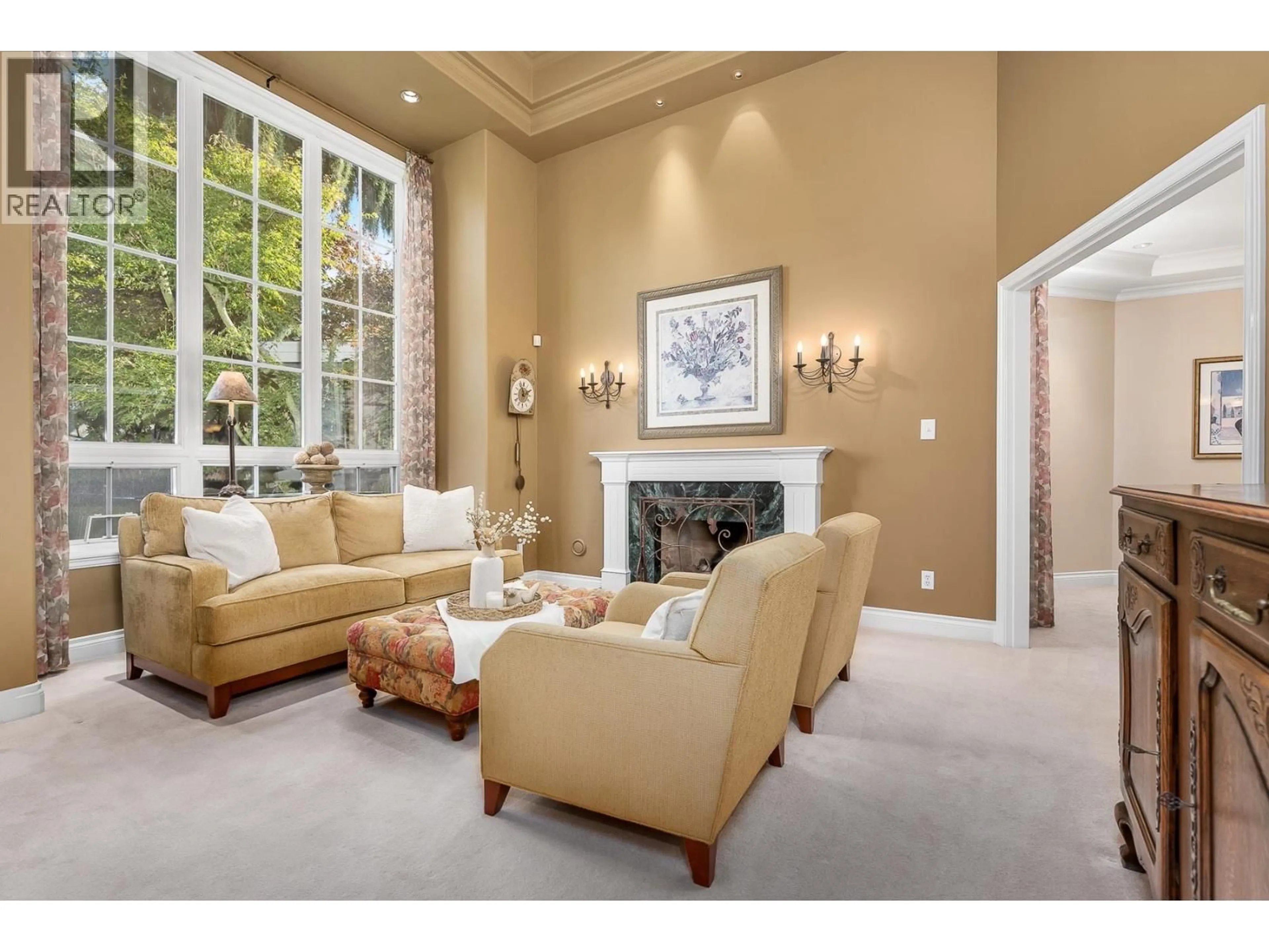 Living room with furniture, carpet floor for 6328 SUNRISE LANE, Delta British Columbia V4K5A3