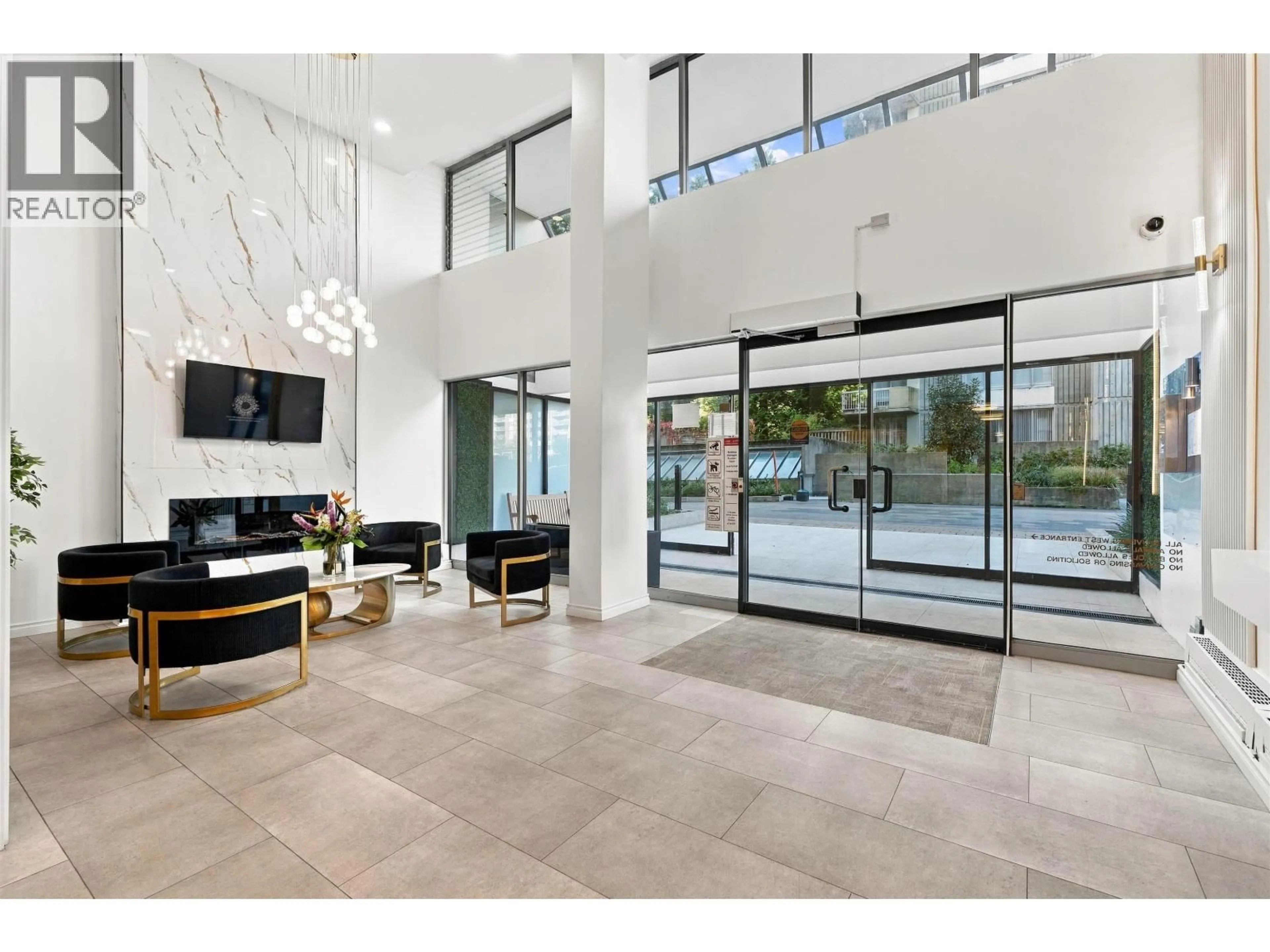 Indoor foyer for 403 - 2024 FULLERTON AVENUE, North Vancouver British Columbia V7P3G4