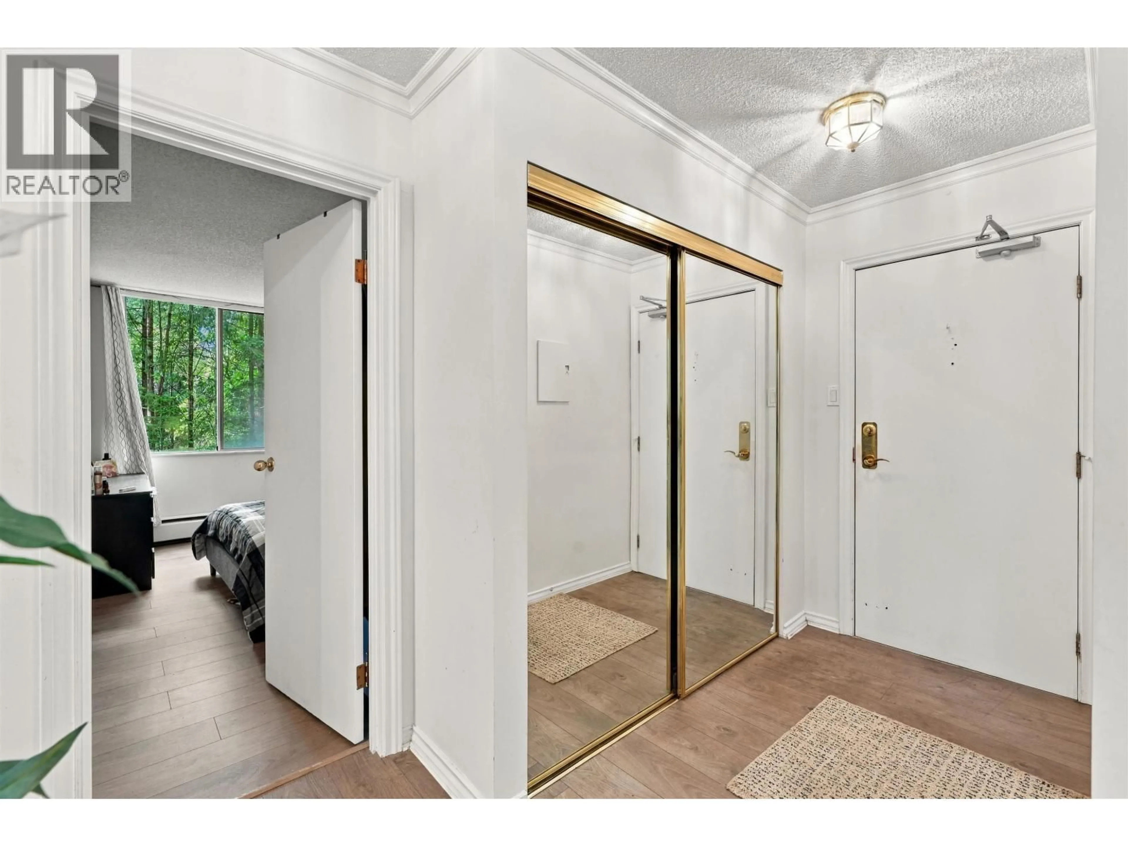 Indoor entryway for 403 - 2024 FULLERTON AVENUE, North Vancouver British Columbia V7P3G4