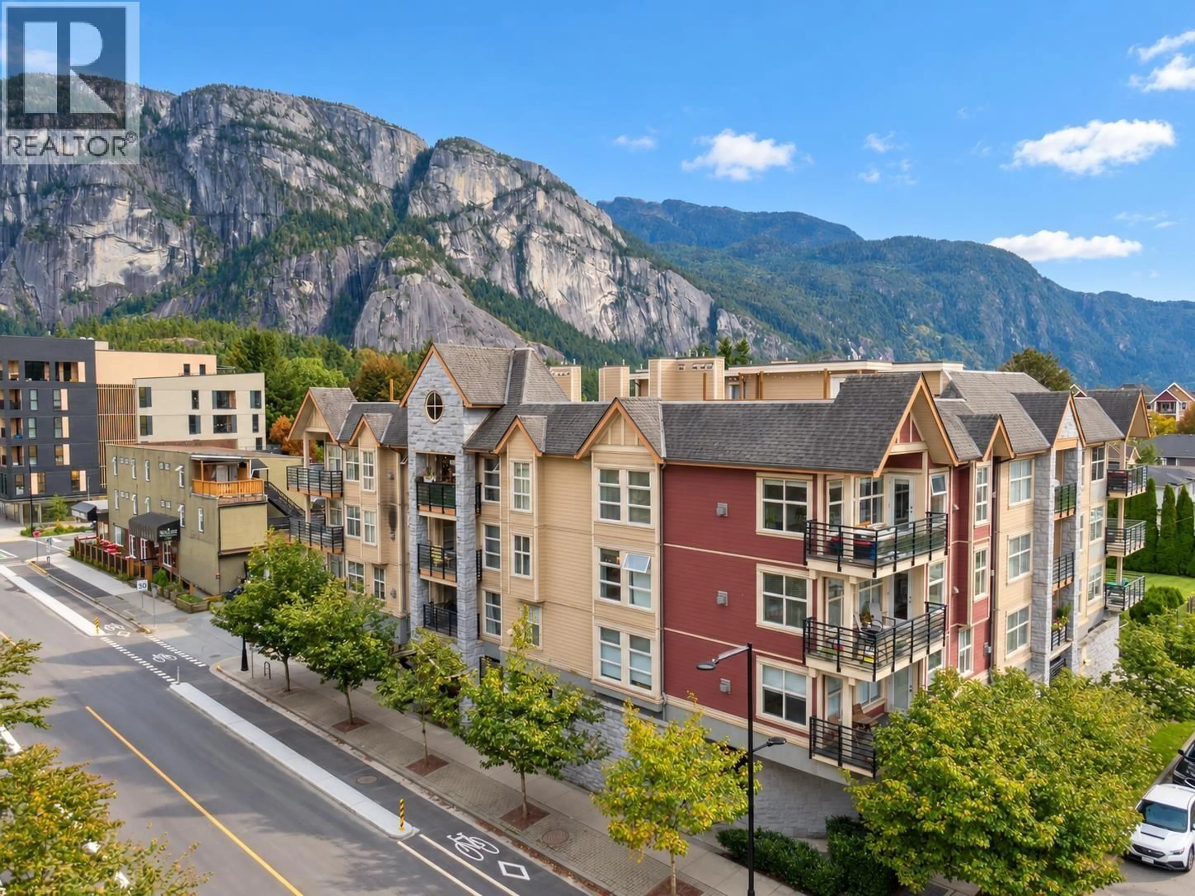 A pic from outside/outdoor area/front of a property/back of a property/a pic from drone, mountain view for 404 - 1310 VICTORIA STREET, Squamish British Columbia V8B0C3