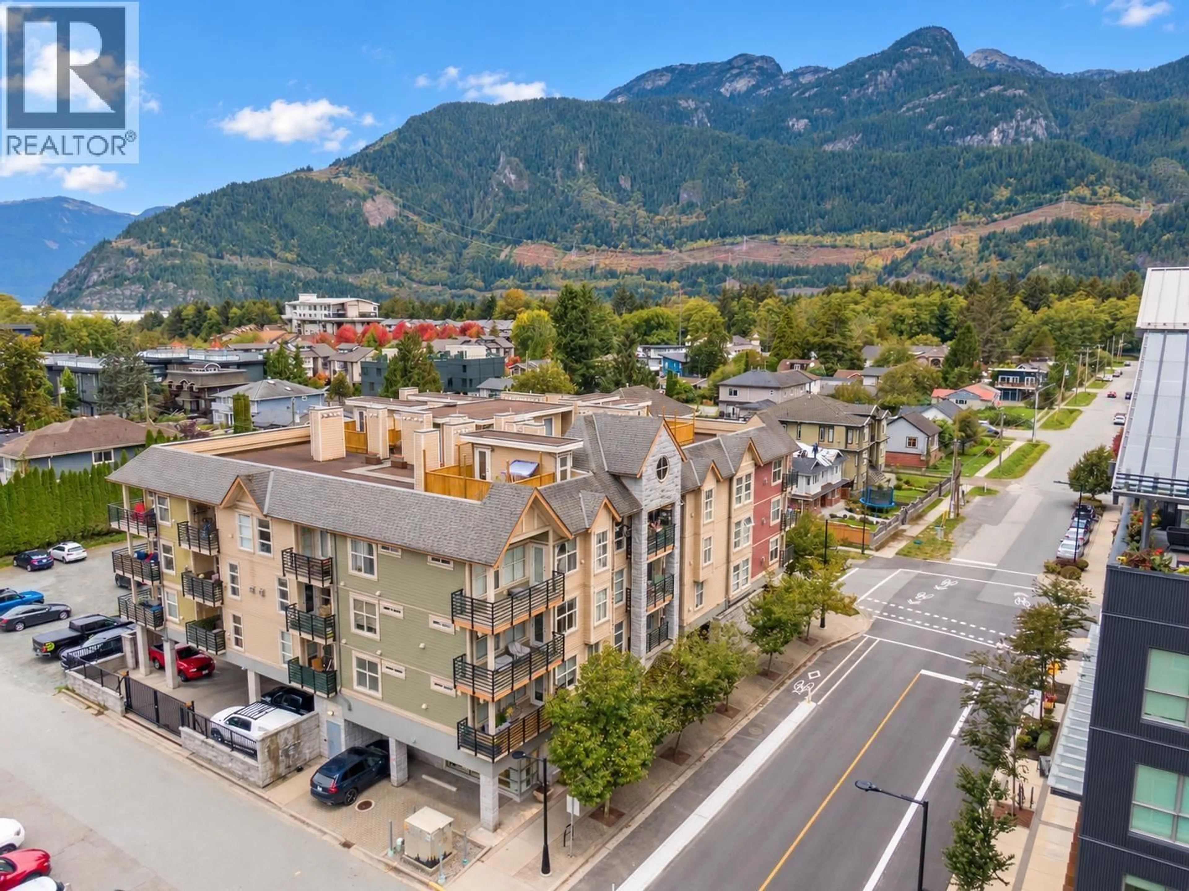 A pic from outside/outdoor area/front of a property/back of a property/a pic from drone, mountain view for 404 - 1310 VICTORIA STREET, Squamish British Columbia V8B0C3