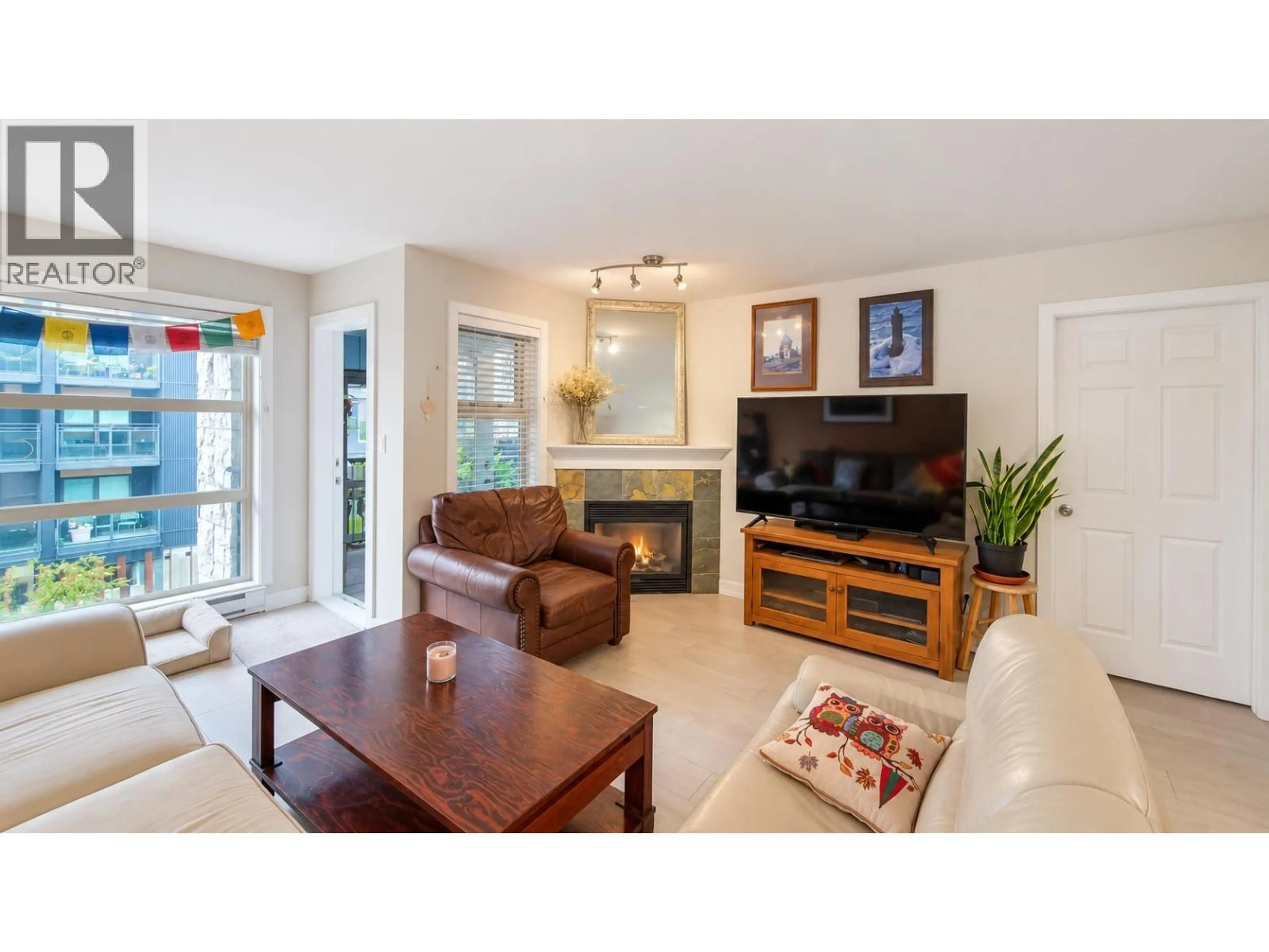 Living room with furniture, unknown for 404 - 1310 VICTORIA STREET, Squamish British Columbia V8B0C3