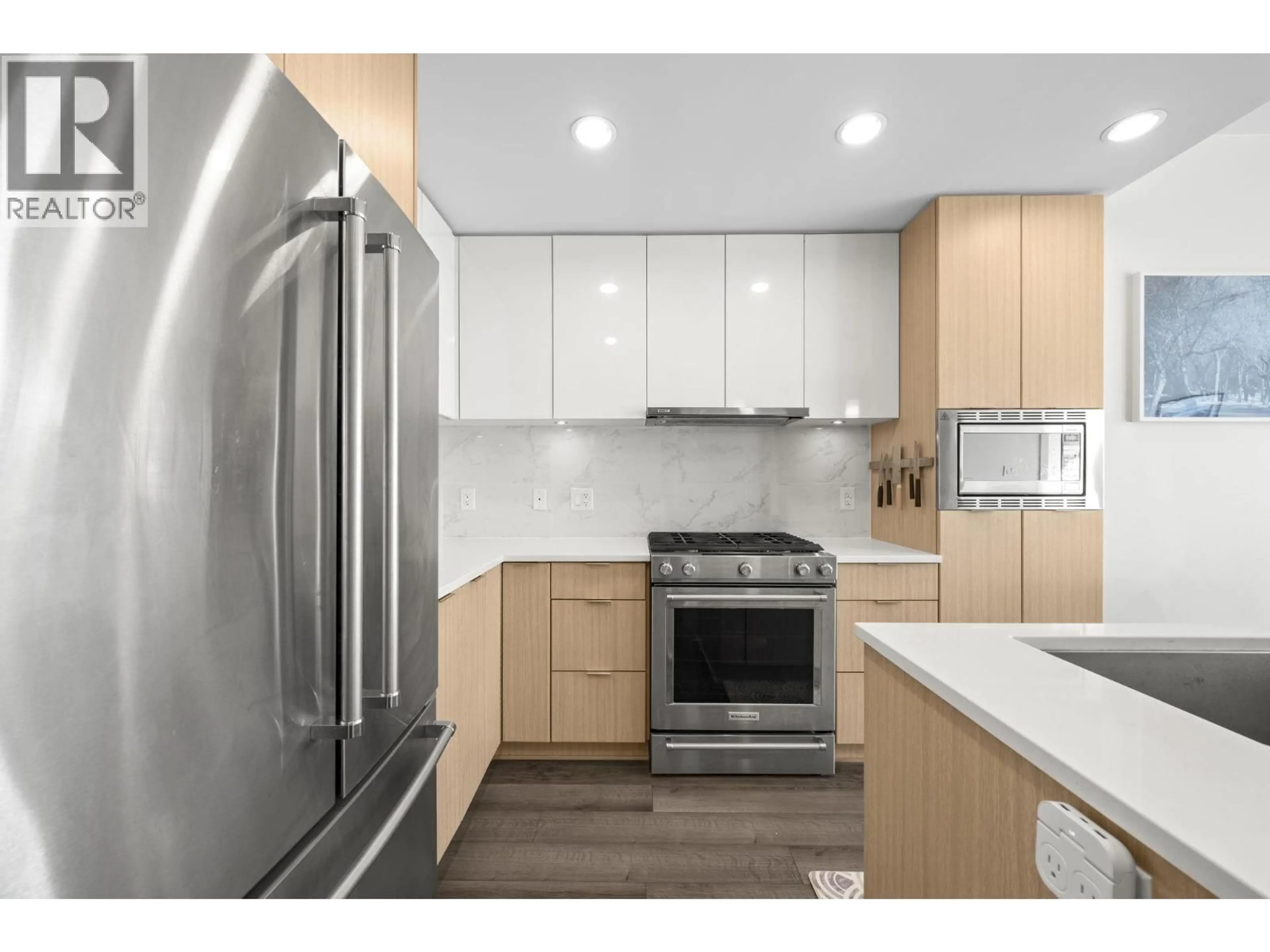 Standard kitchen, unknown for 311 - 2188 MADISON AVENUE, Burnaby British Columbia V5C0J8