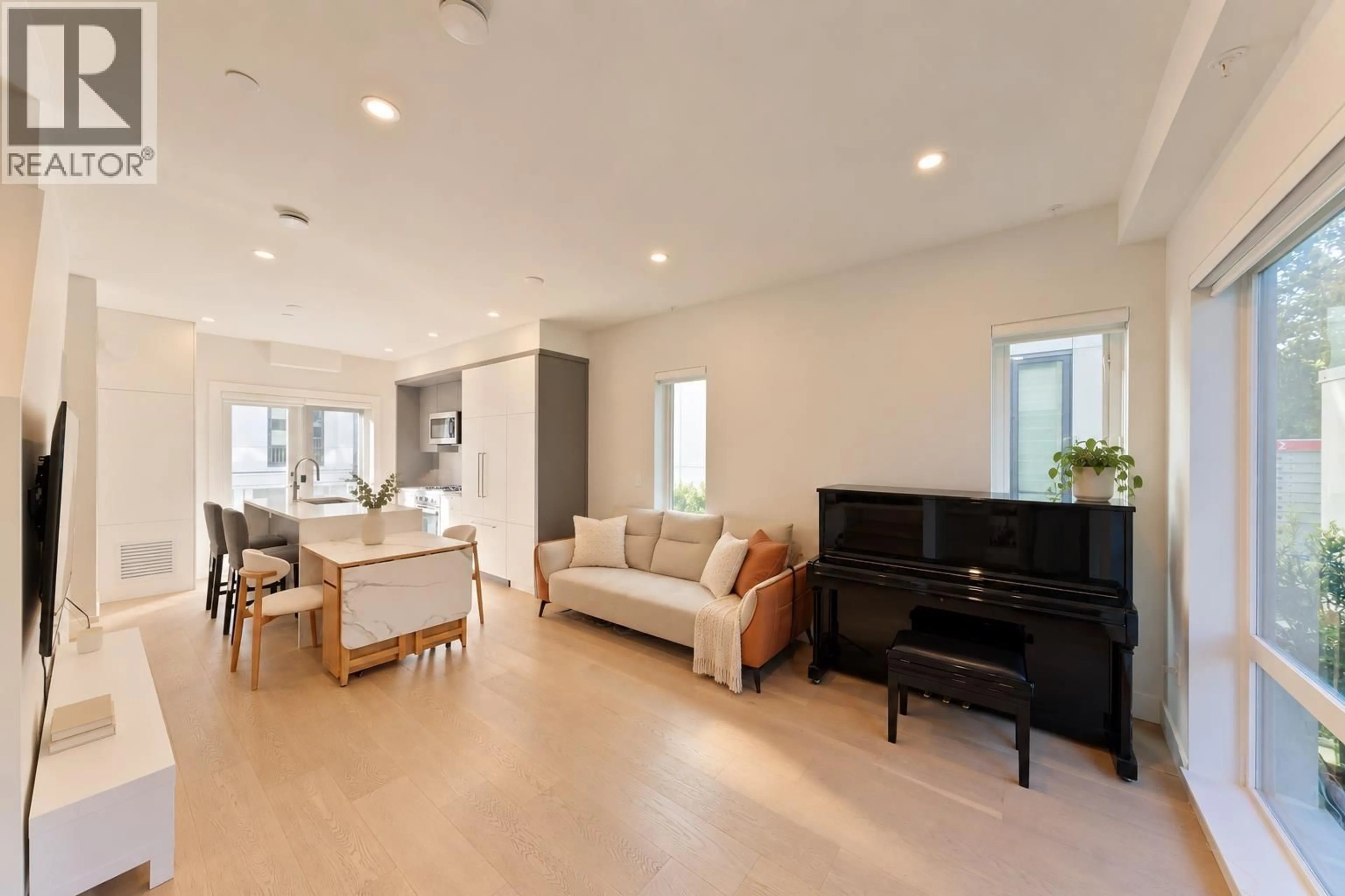 Living room with furniture, unknown for 7669 GRANVILLE STREET, Vancouver British Columbia V6P4Y8