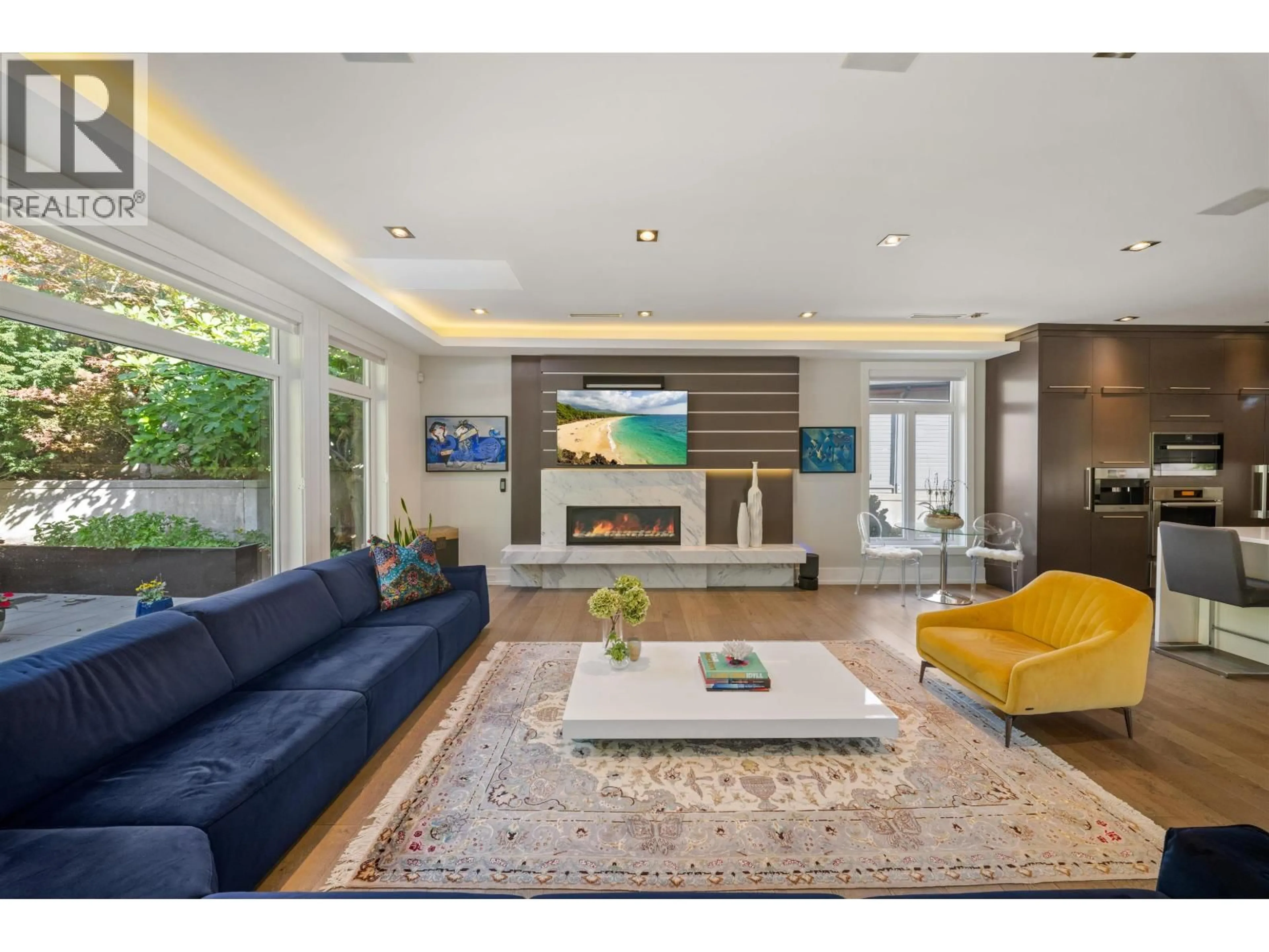 Living room with furniture, unknown for 966 BEAUMONT DRIVE, North Vancouver British Columbia V7R1P6