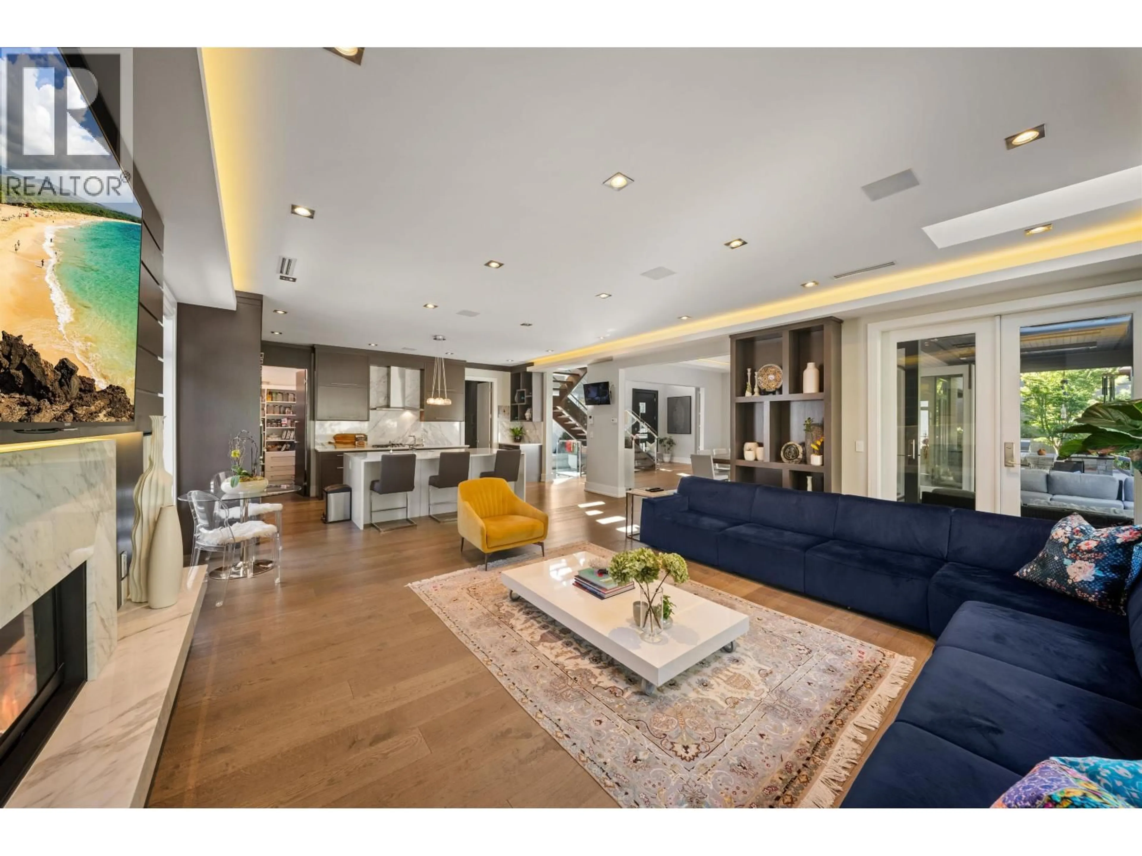 Living room with furniture, unknown for 966 BEAUMONT DRIVE, North Vancouver British Columbia V7R1P6