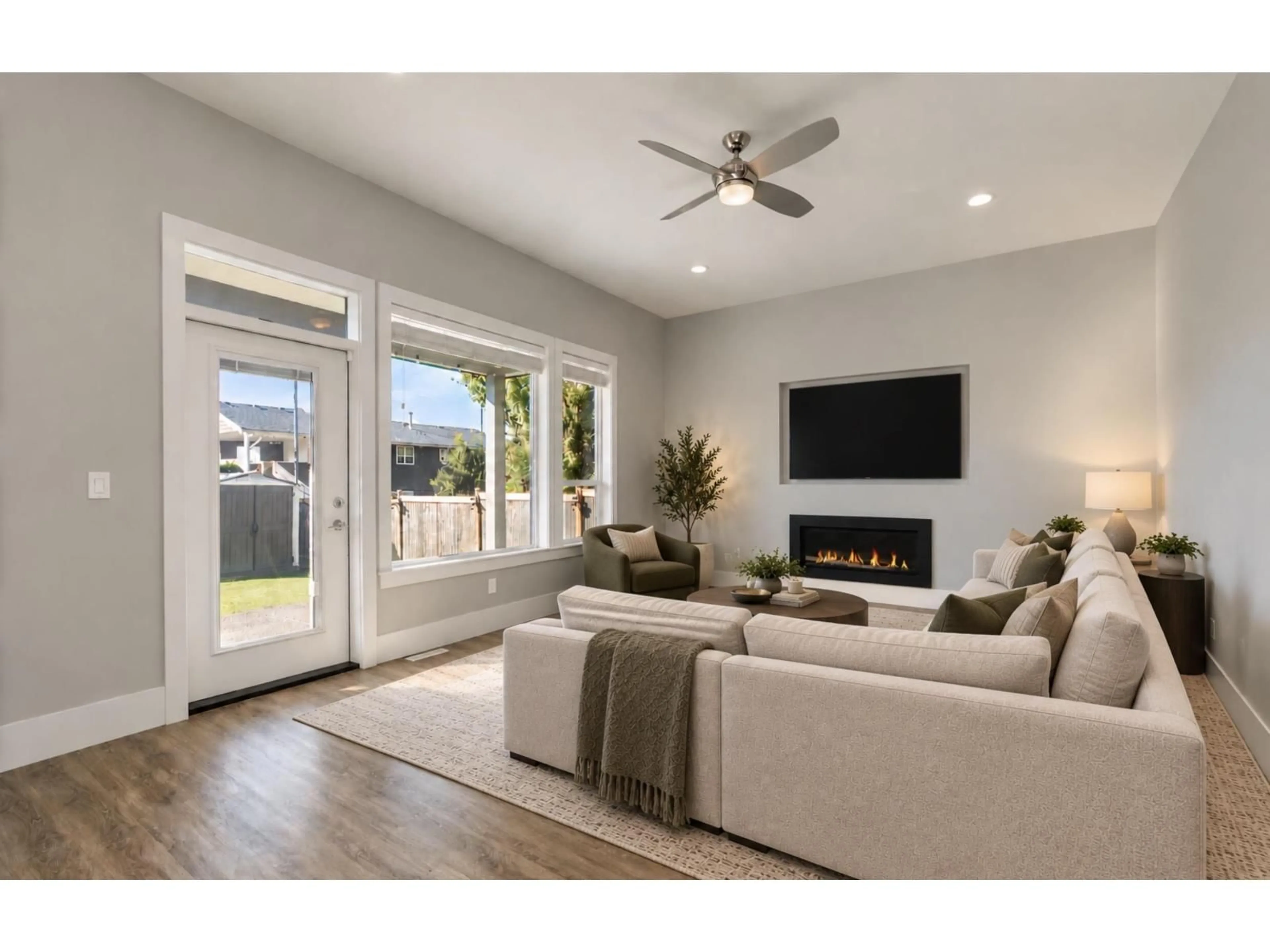 Living room with furniture, unknown for 6567 FERN STREET, Chilliwack British Columbia V2R2Z7