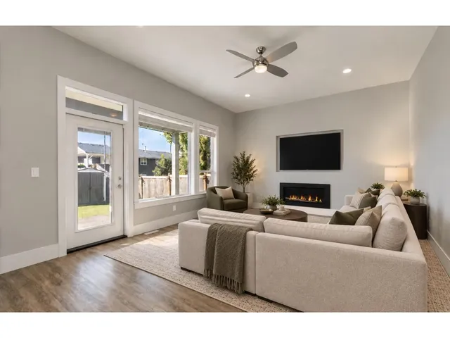 6567 FERN STREET, Chilliwack 2