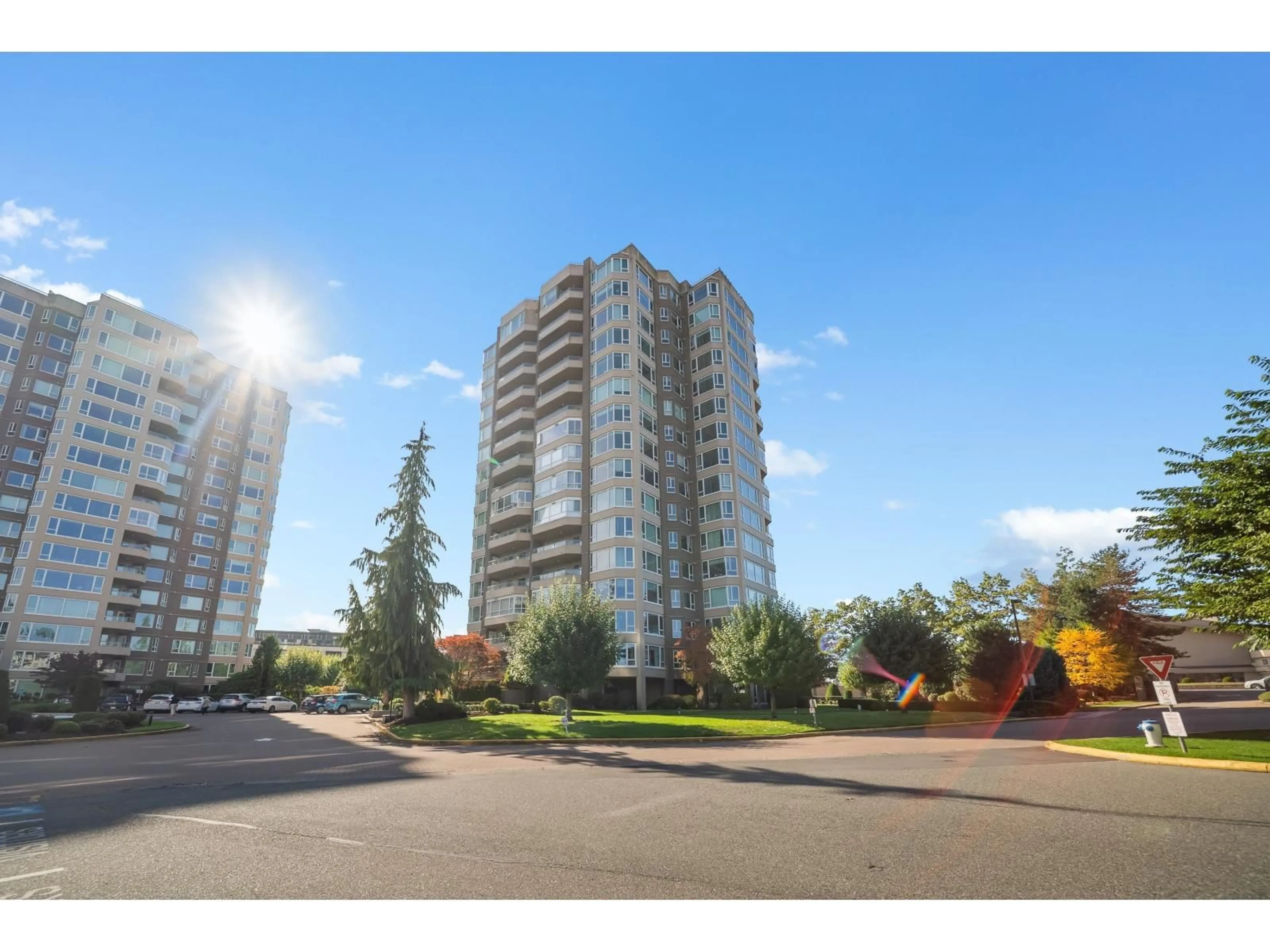 A pic from outside/outdoor area/front of a property/back of a property/a pic from drone, unknown for 302 - 3150 GLADWIN ROAD, Abbotsford British Columbia V2T5S9