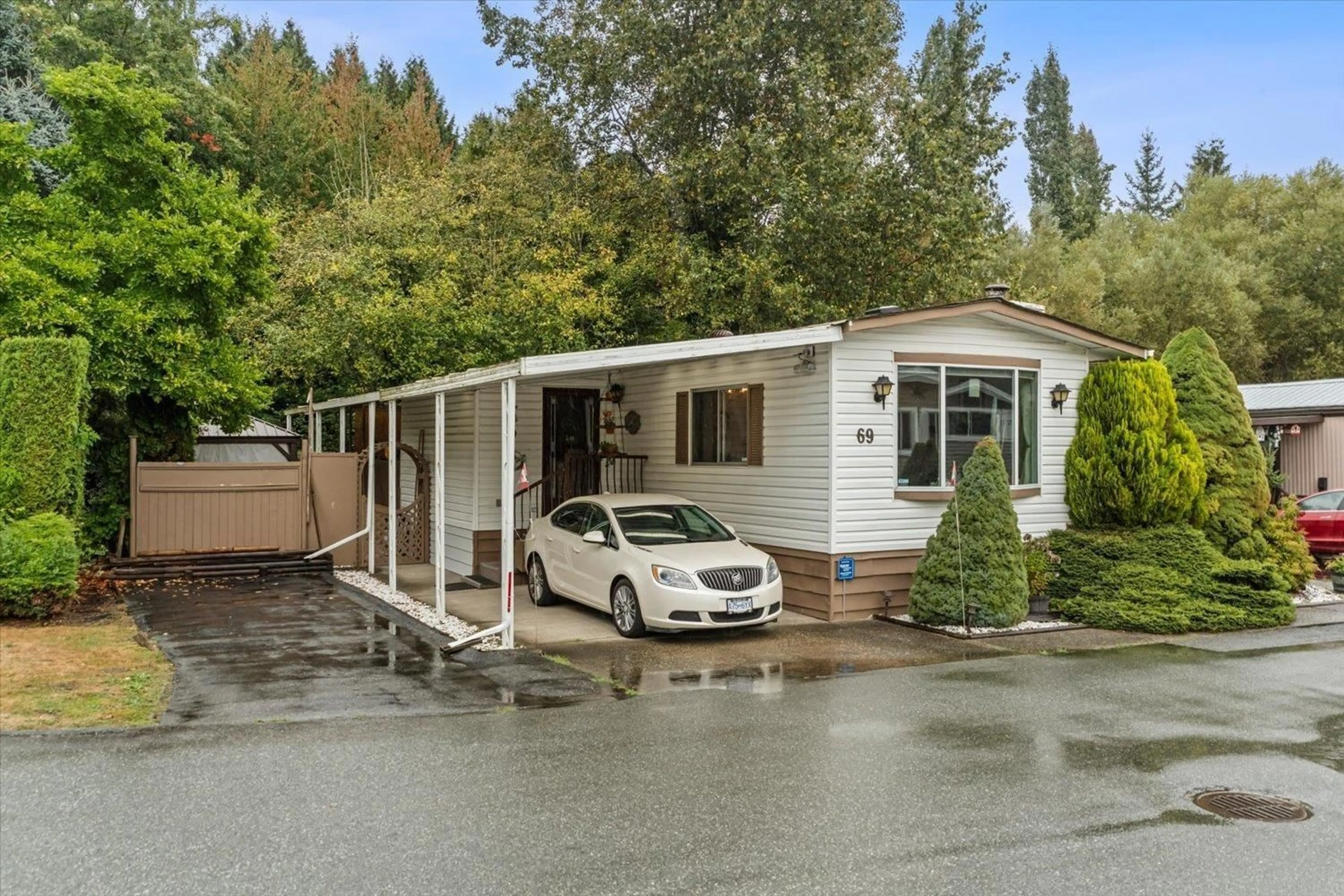 Home with vinyl exterior material, street for 69 - 3300 HORN STREET, Abbotsford British Columbia V2S7Y5