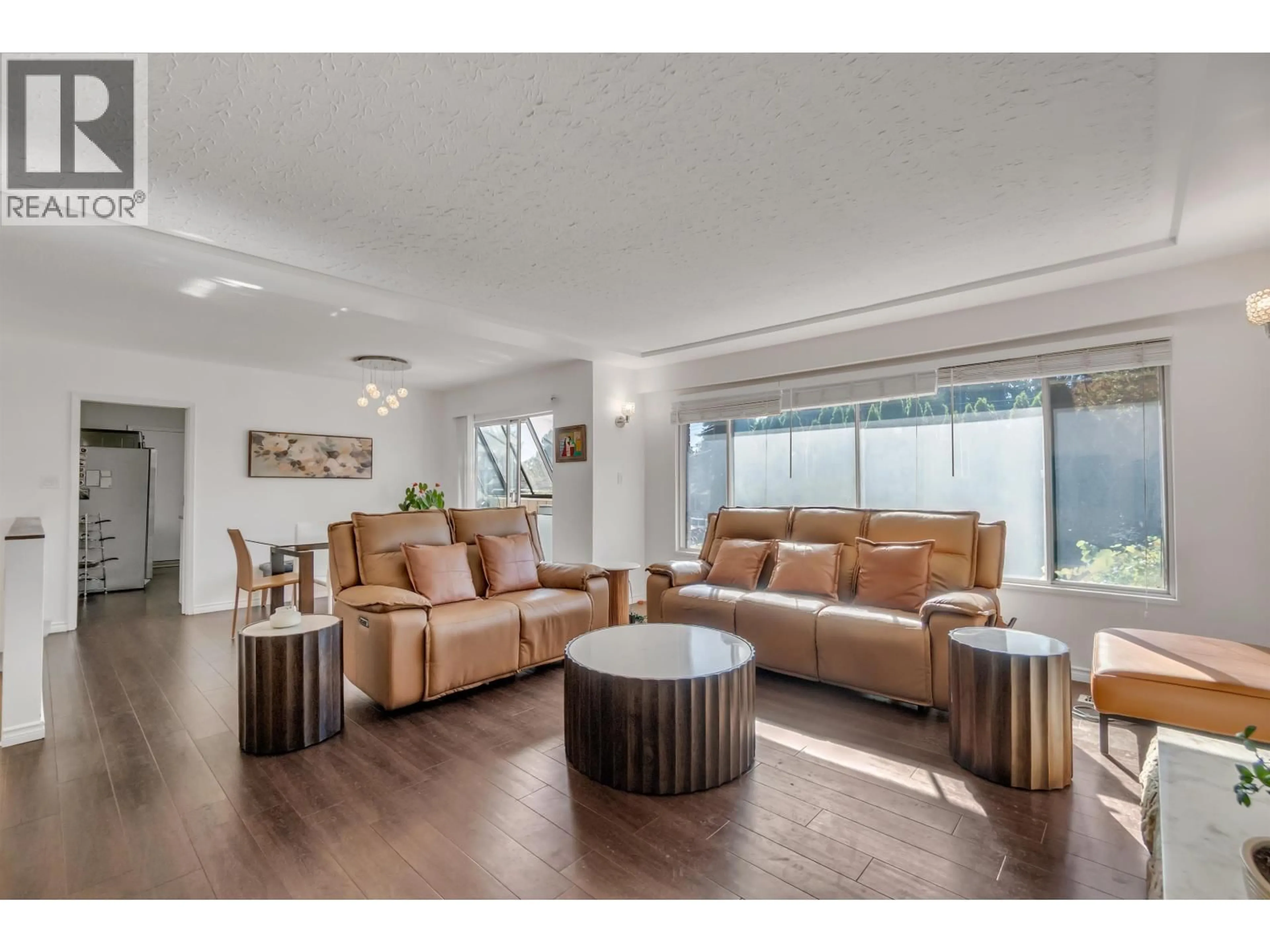 Living room with furniture, wood/laminate floor for 938 29TH STREET, North Vancouver British Columbia V7K1B8