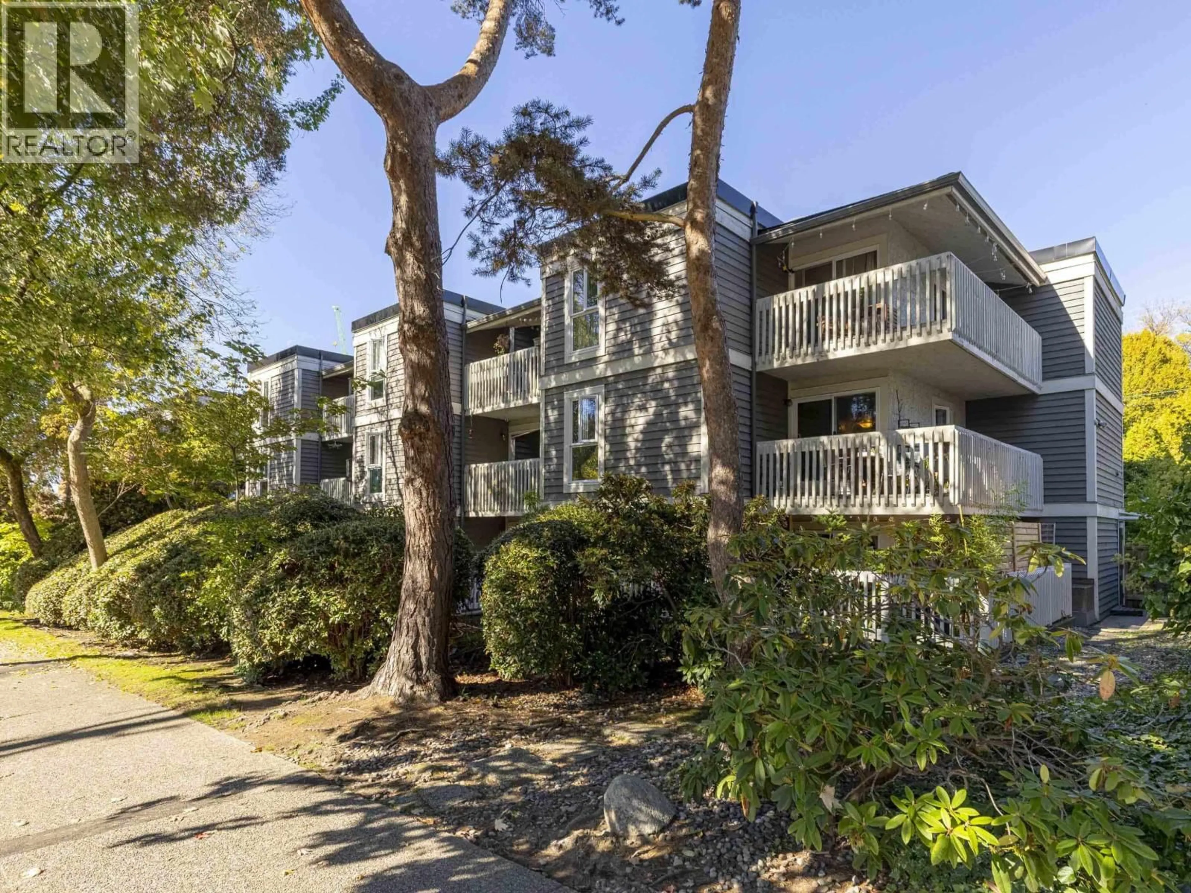 A pic from outside/outdoor area/front of a property/back of a property/a pic from drone, unknown for 216 - 1545 2ND AVENUE, Vancouver British Columbia V5N1C8