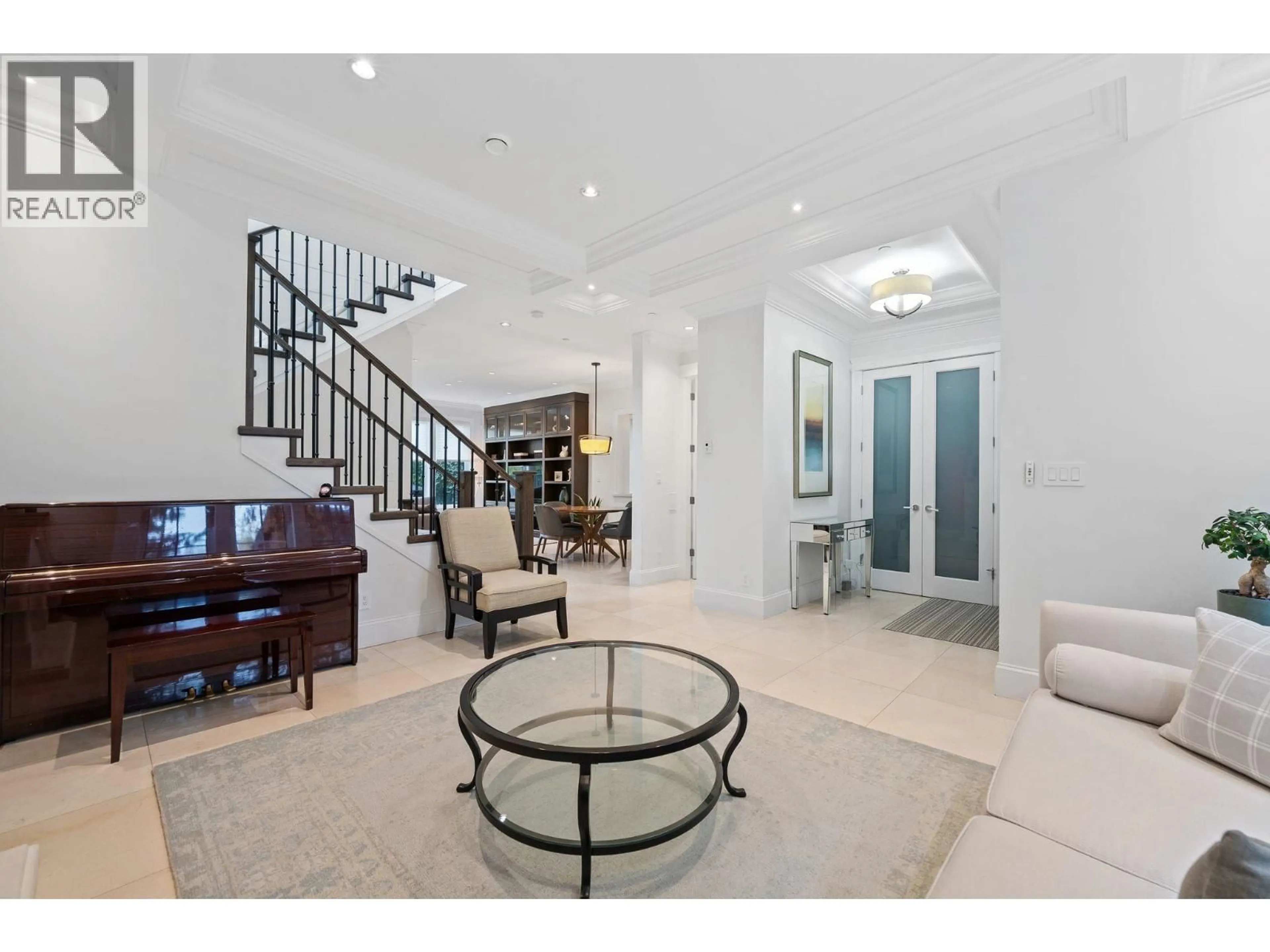 Indoor foyer for 3475 24TH AVENUE, Vancouver British Columbia V6S1L3