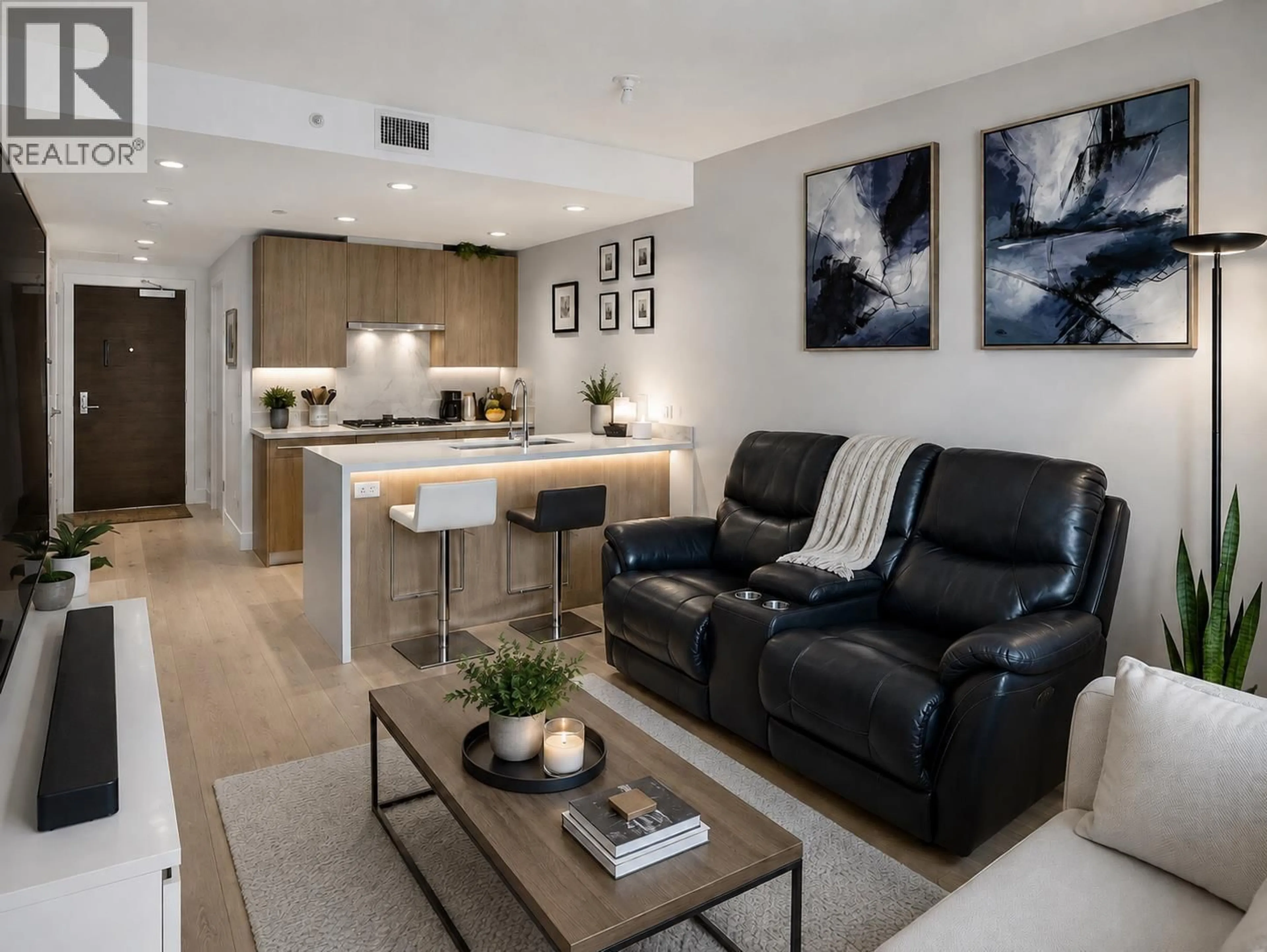 Living room with furniture, unknown for 902 - 1210 27TH STREET, North Vancouver British Columbia V7J0C5