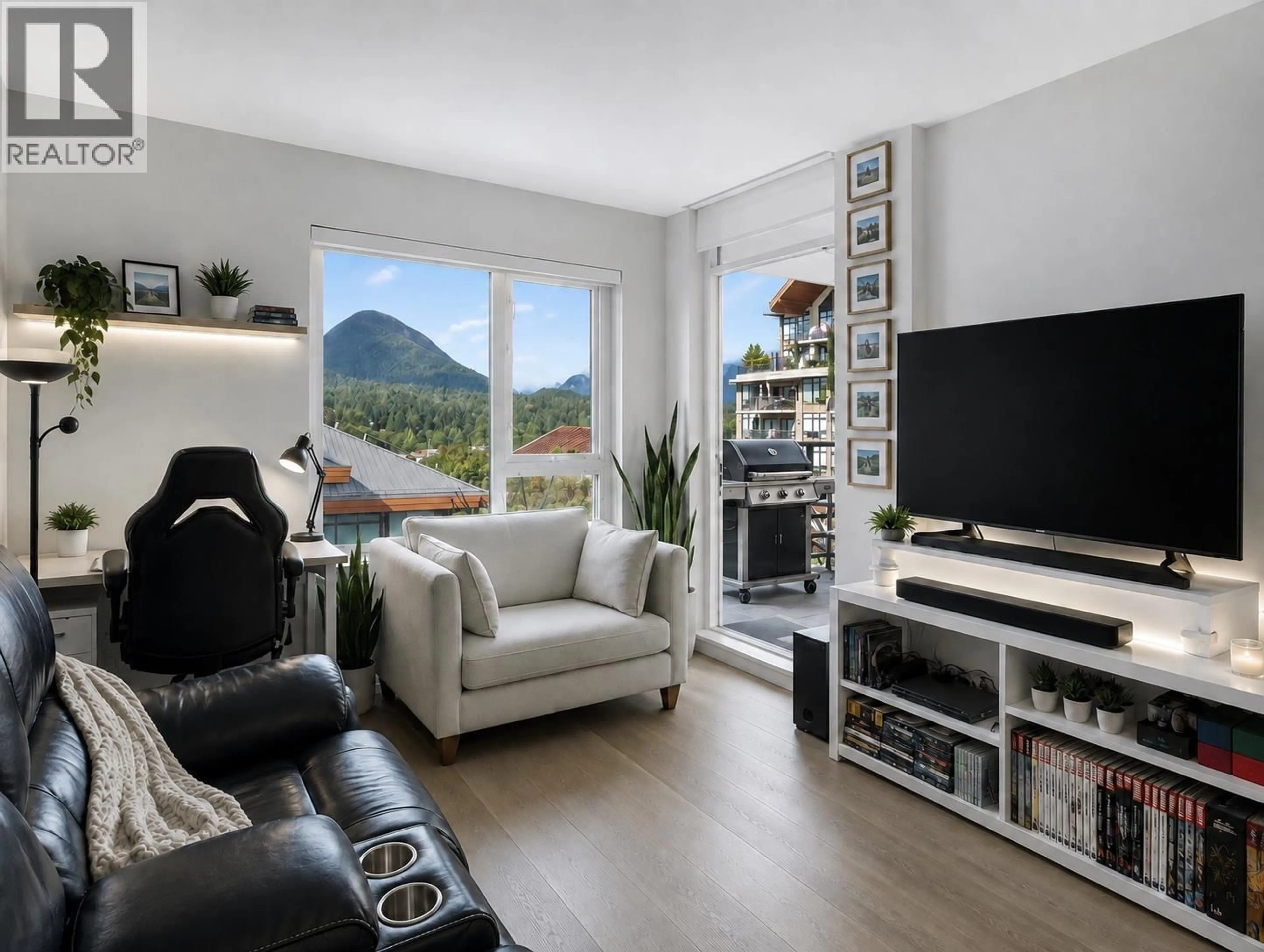 Living room with furniture, unknown for 902 - 1210 27TH STREET, North Vancouver British Columbia V7J0C5