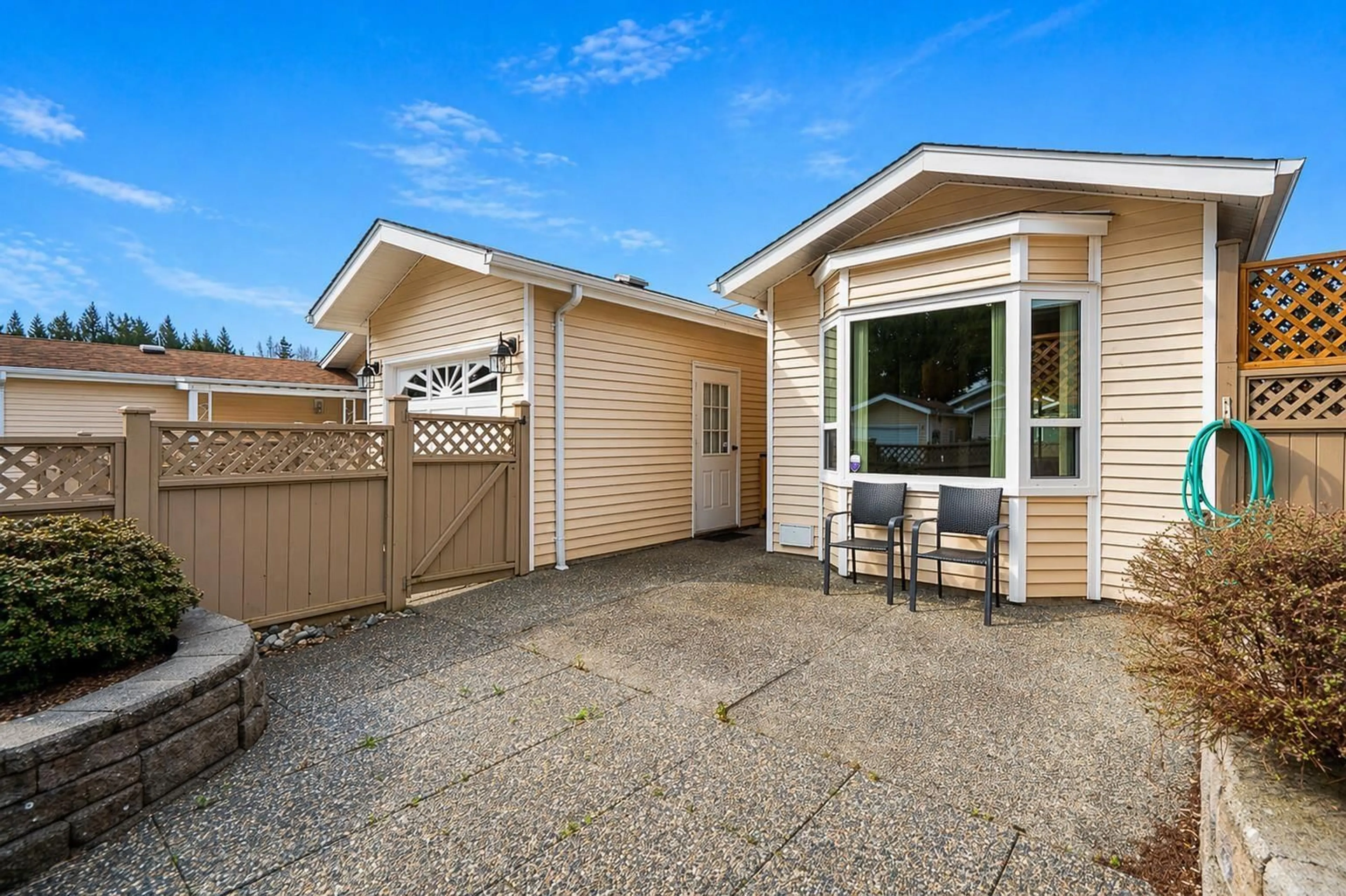 Home with vinyl exterior material, street for 64 - 1400 164 STREET, Surrey British Columbia V4A8V8