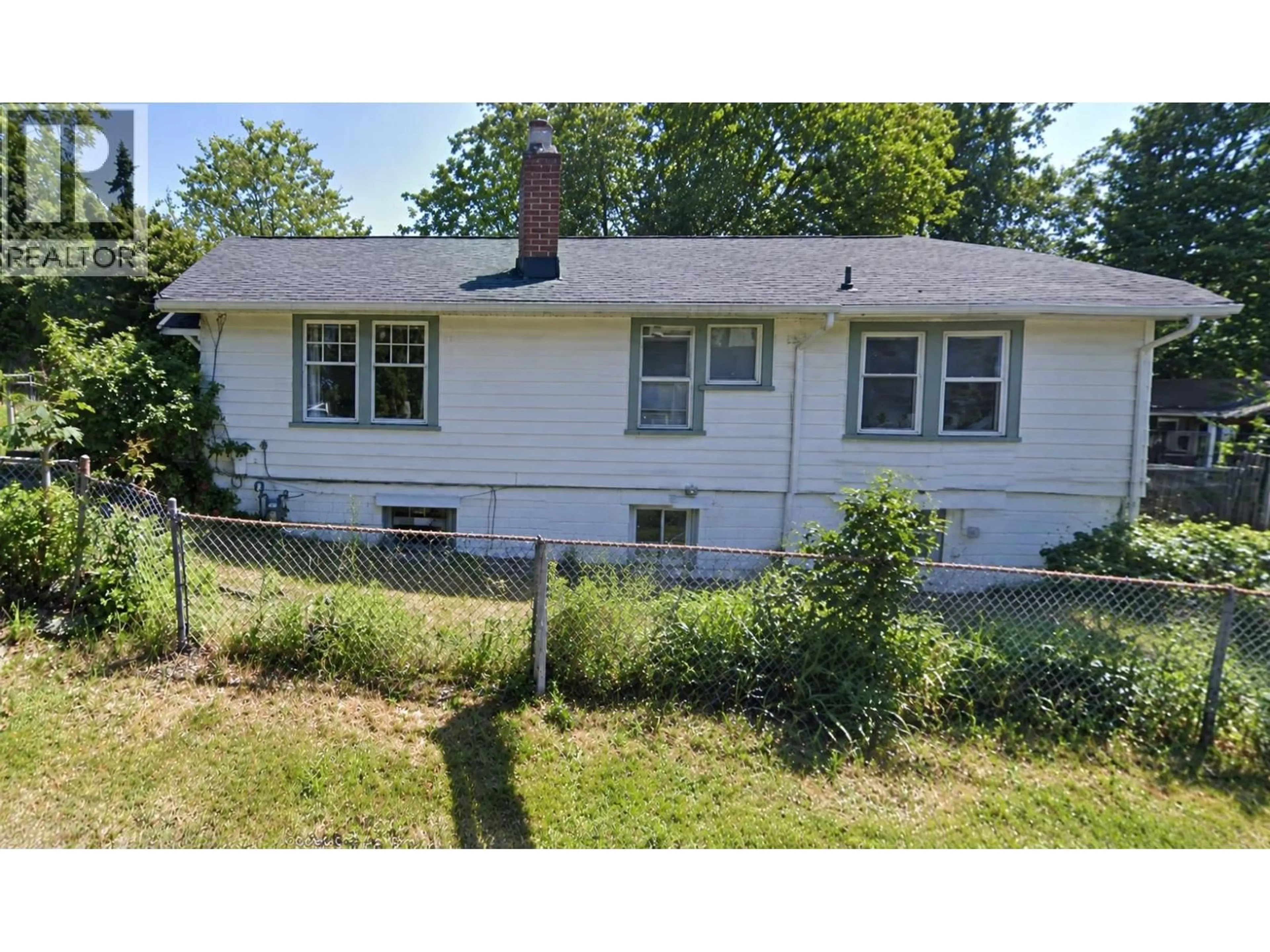 A pic from outside/outdoor area/front of a property/back of a property/a pic from drone, building for 634 ROCHESTER AVENUE, Coquitlam British Columbia V3K2V7