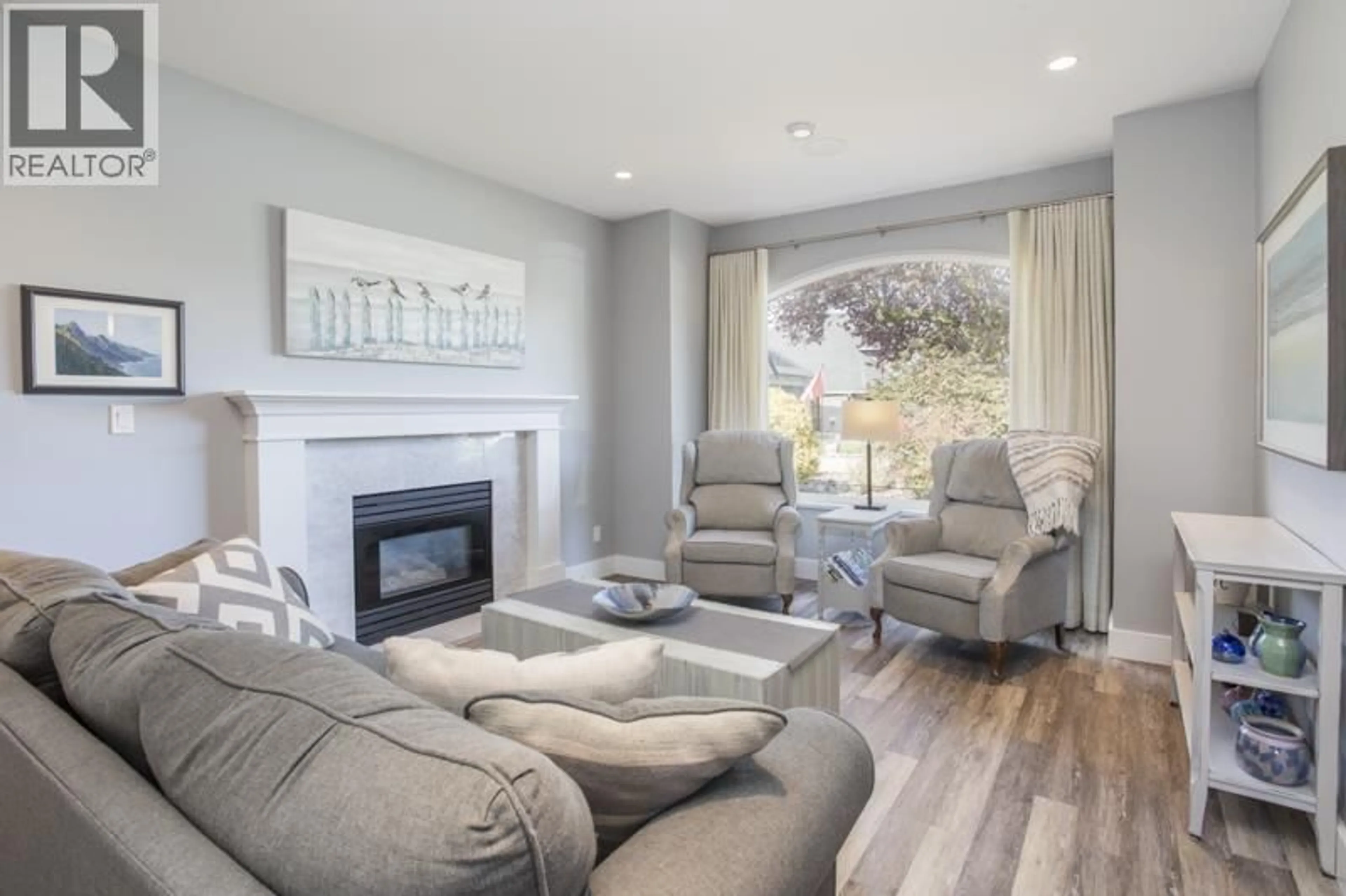 Living room with furniture, unknown for 5268 ST ANDREWS PLACE, Delta British Columbia V4M4E5