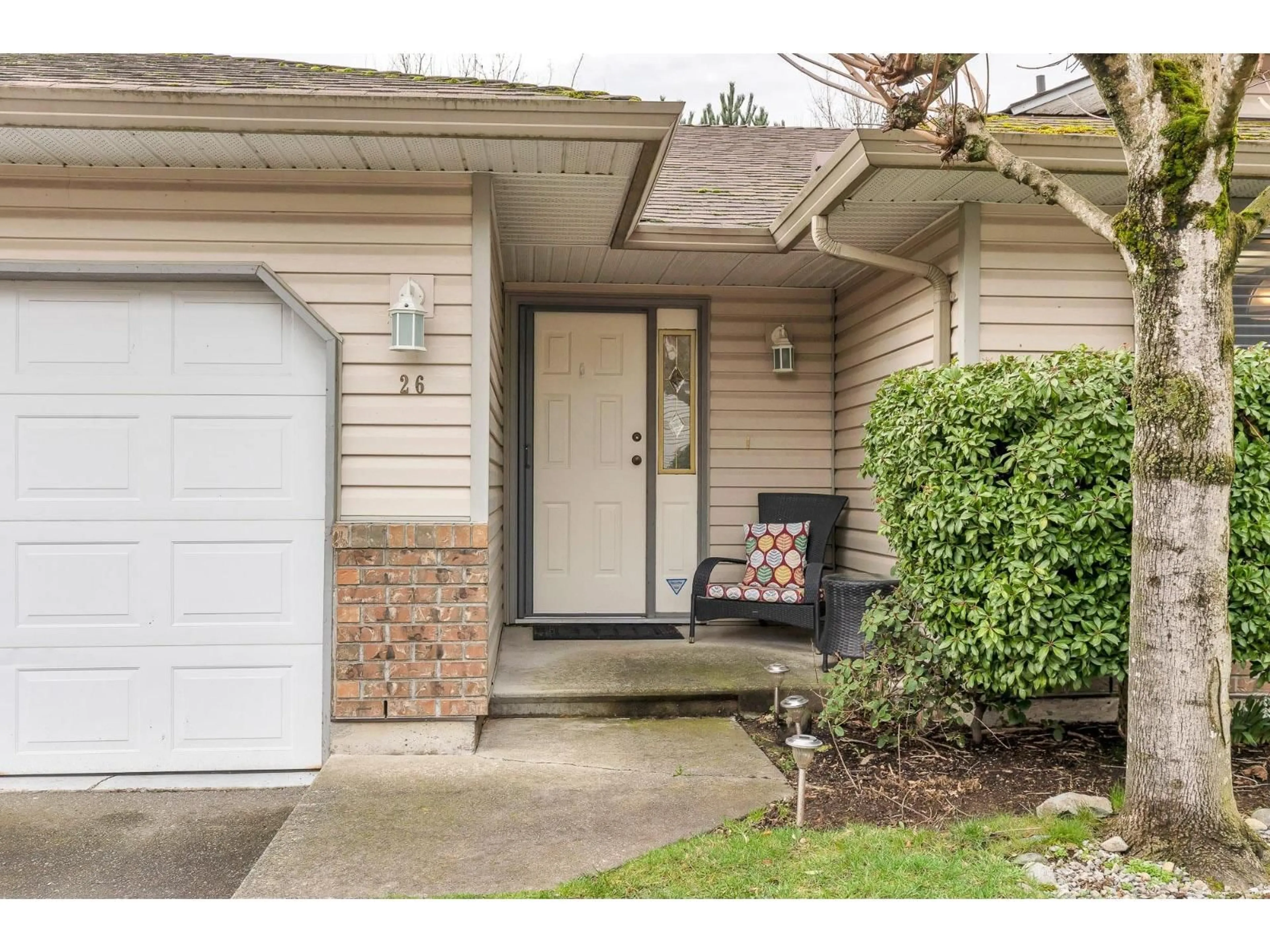 Indoor entryway for 26 - 2023 WINFIELD DRIVE, Abbotsford British Columbia V3G1K5