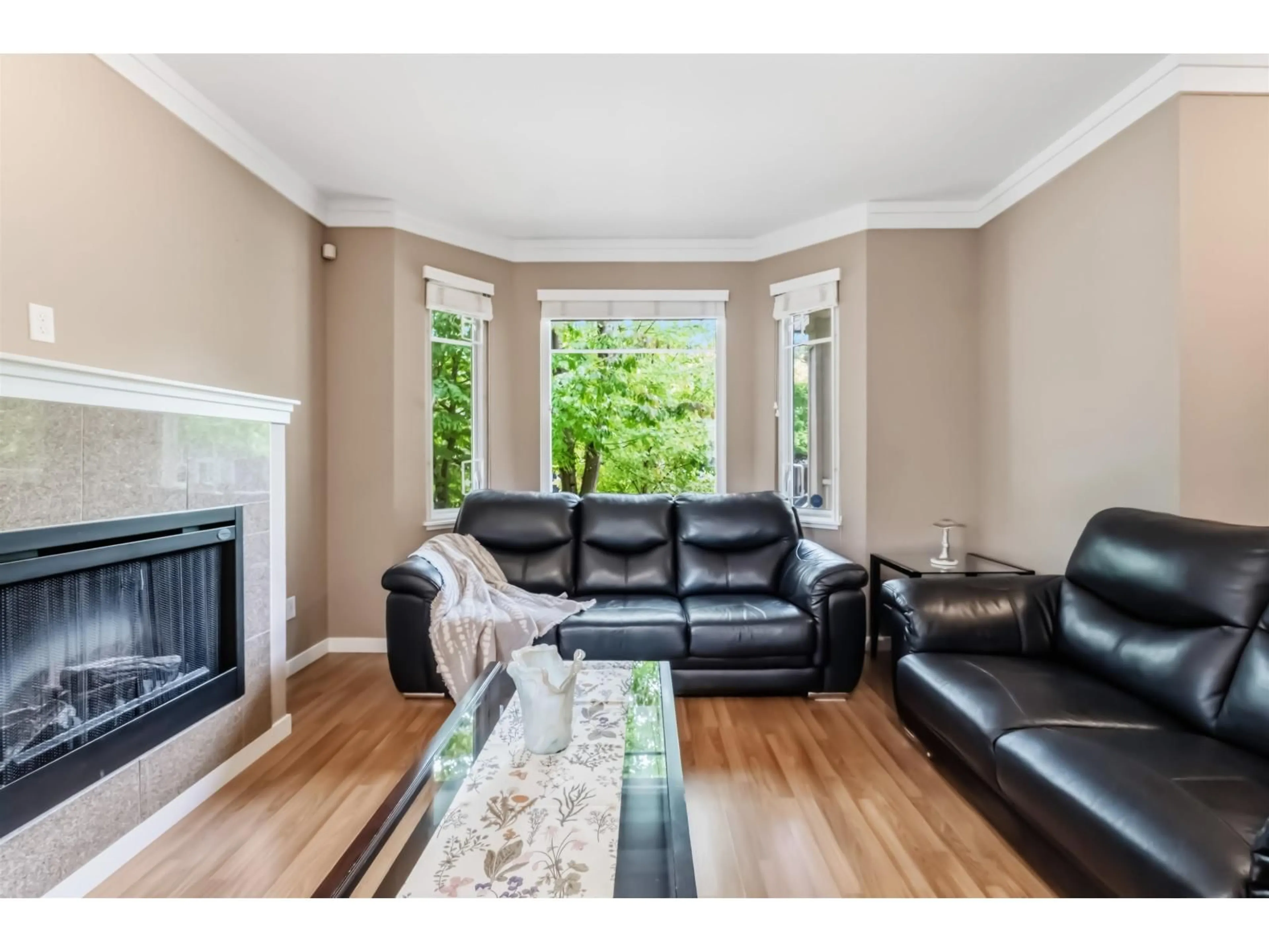 Living room with furniture, wood/laminate floor for 23 - 6575 192 STREET, Surrey British Columbia V4N5T8