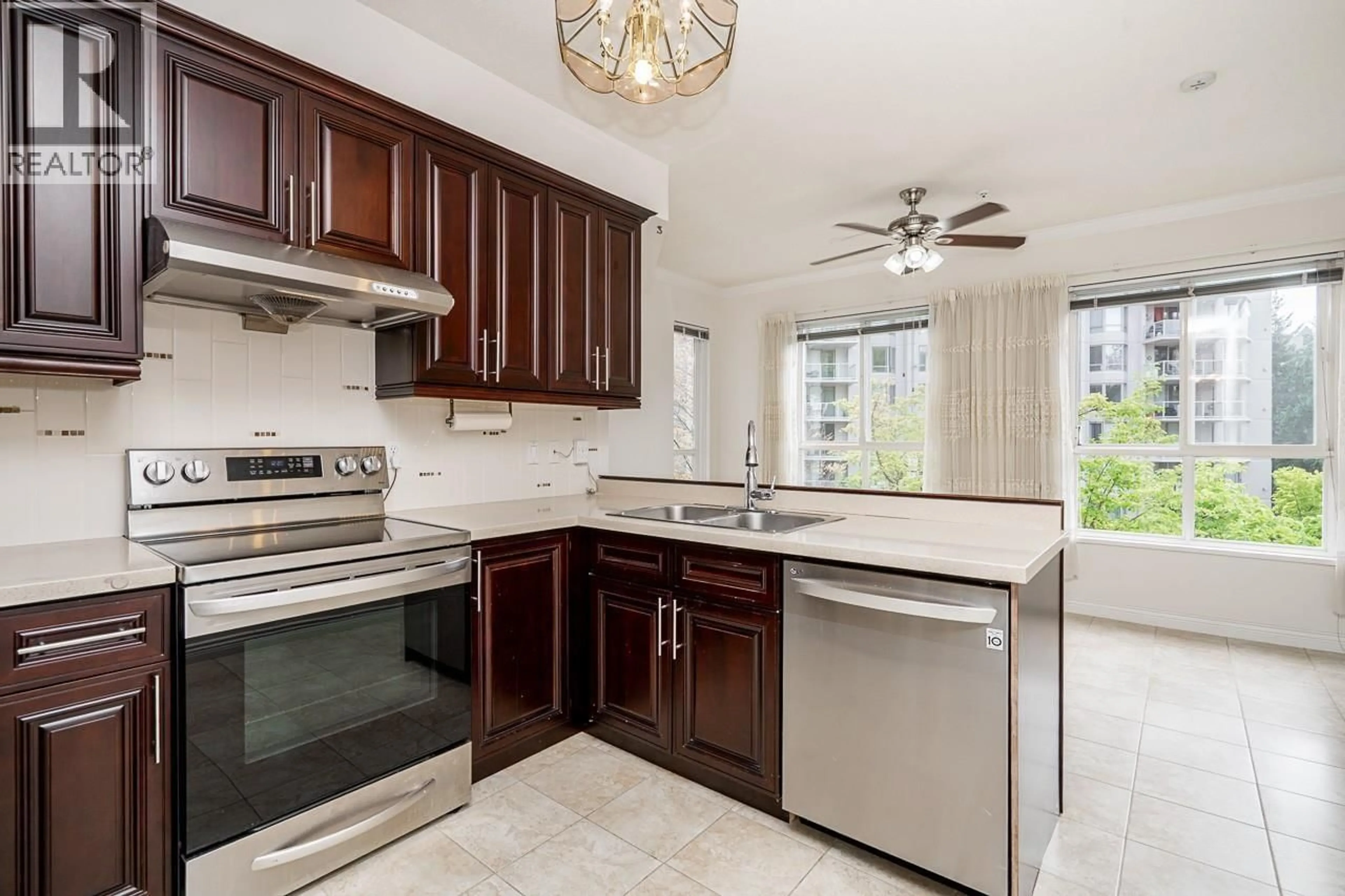 Open concept kitchen, ceramic/tile floor for 312 - 3098 GUILDFORD WAY, Coquitlam British Columbia V3B7W8