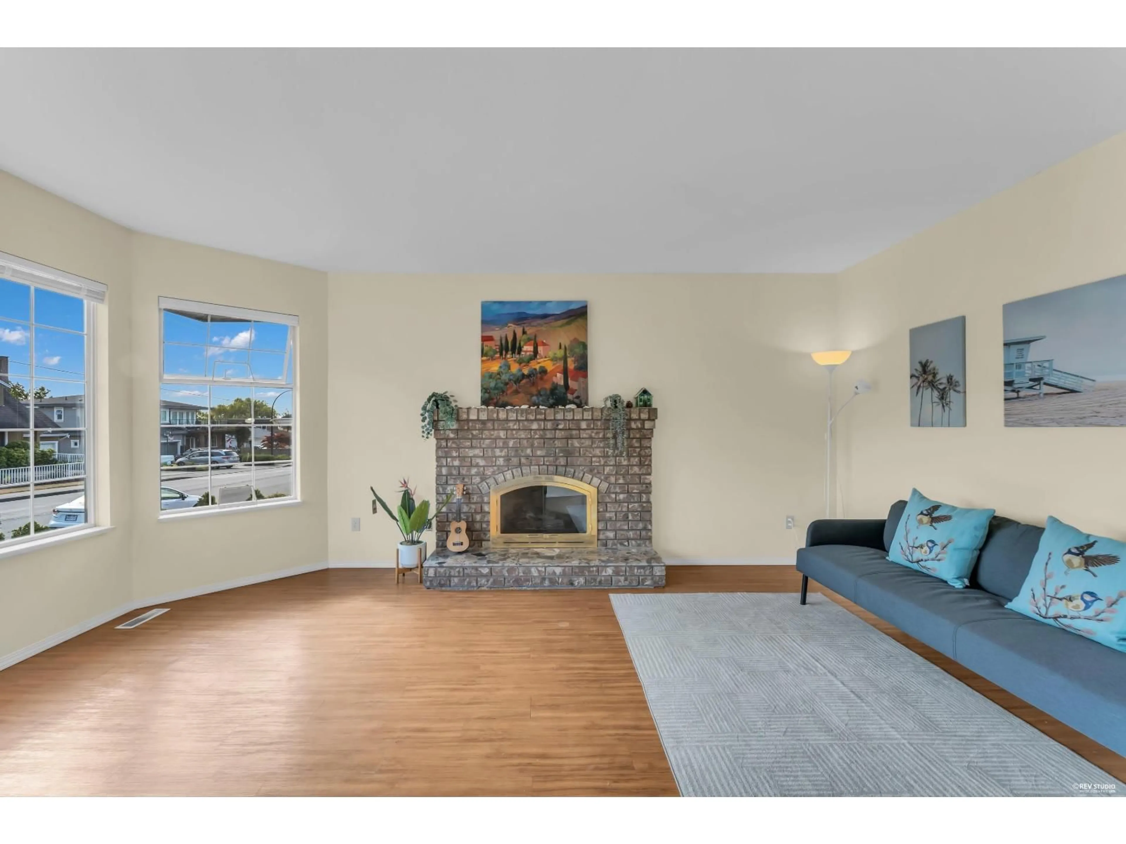 Living room with furniture, unknown for 1267 FINLAY STREET, White Rock British Columbia V4B5H6